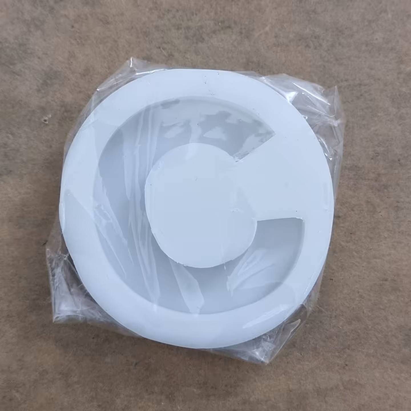 قالب سیلیکونی حرف C سایز 4سانتی و ضخامت نیم سانتی متری