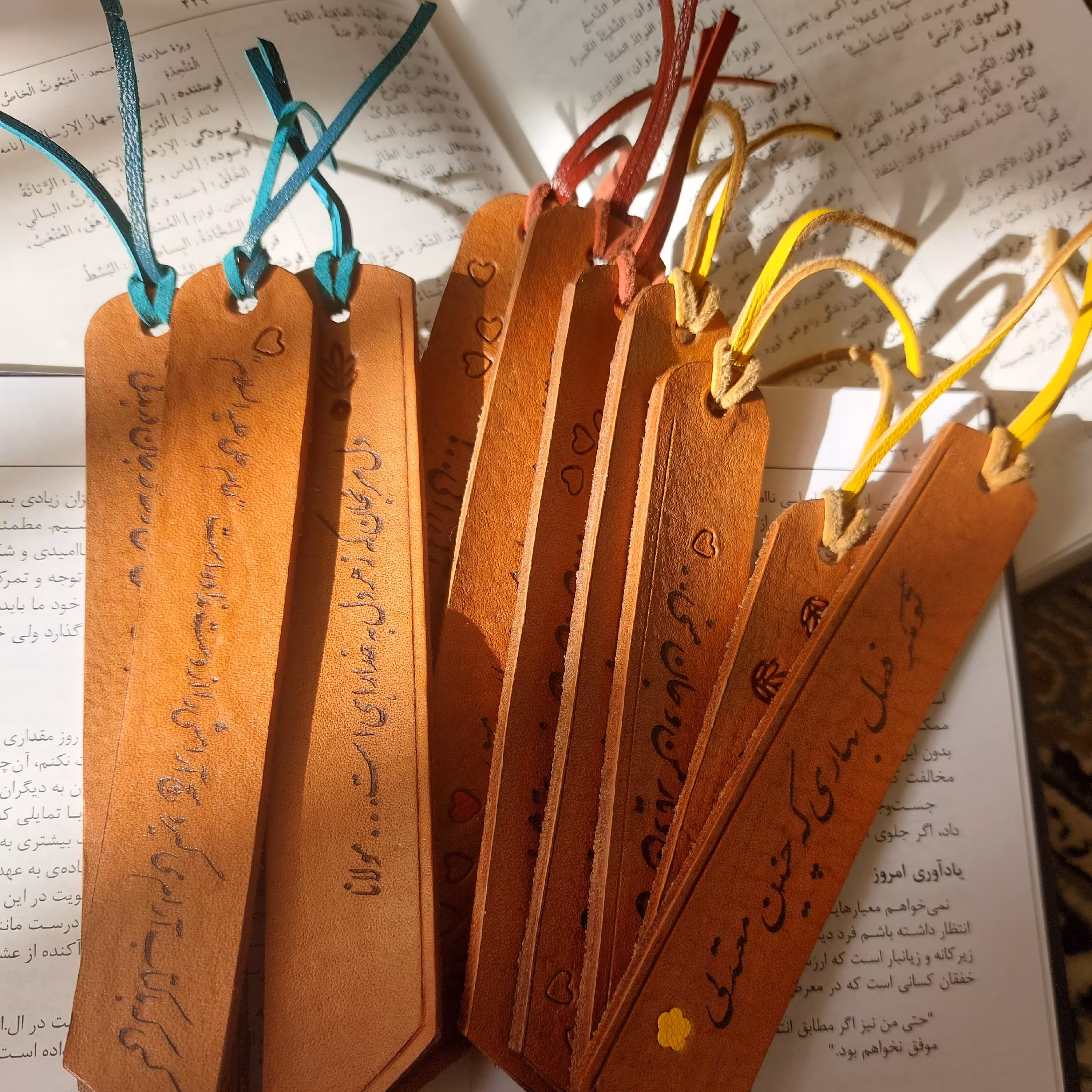 بوک‌مارک چرمی دست‌ساز،  نشان کتاب چرمی، نشانک کتاب چرمی