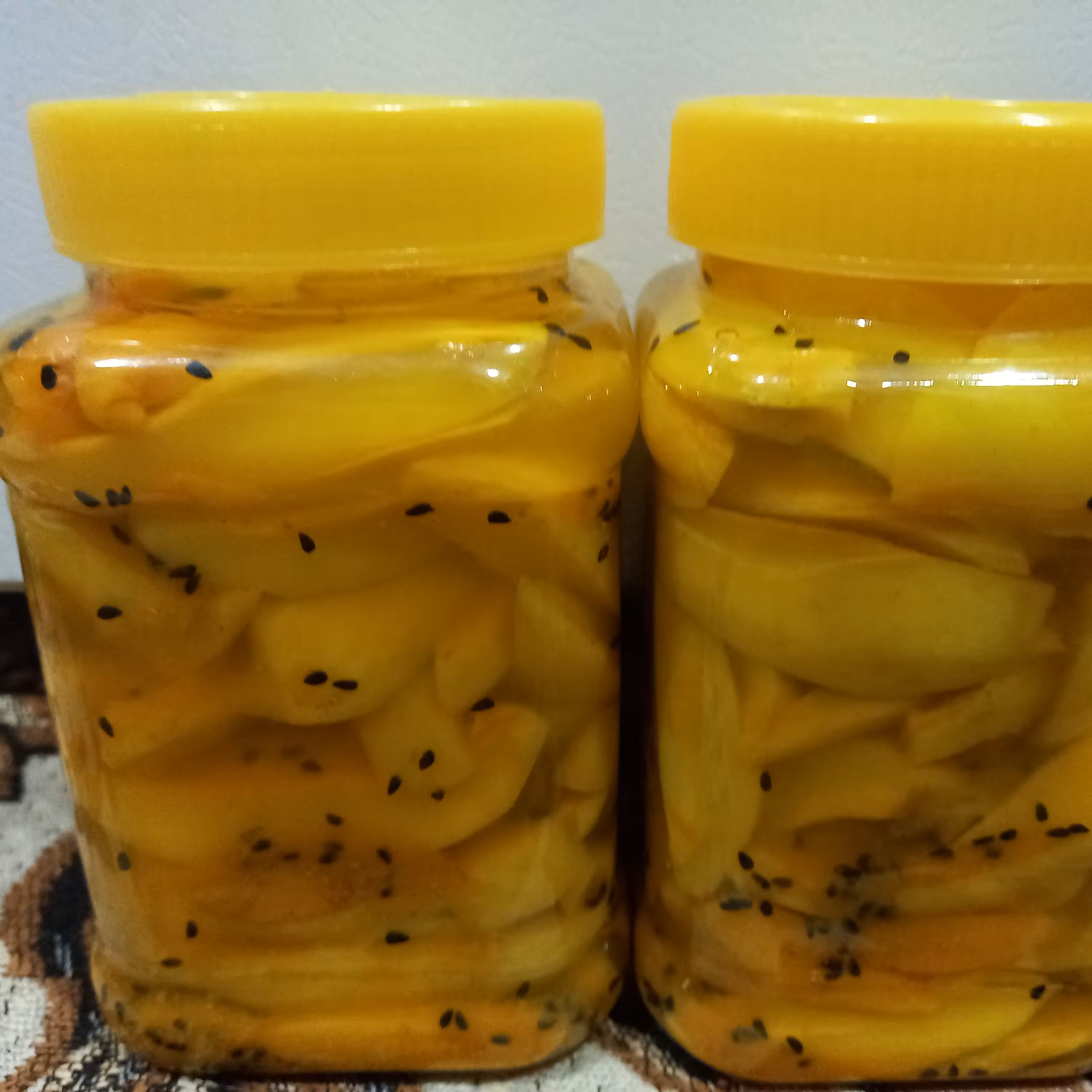 ترشی انبه ملس ساده امسالی با  وزن حدودا 800تا 850گرم ارسال با تیپاکس بصورت پسکرایه