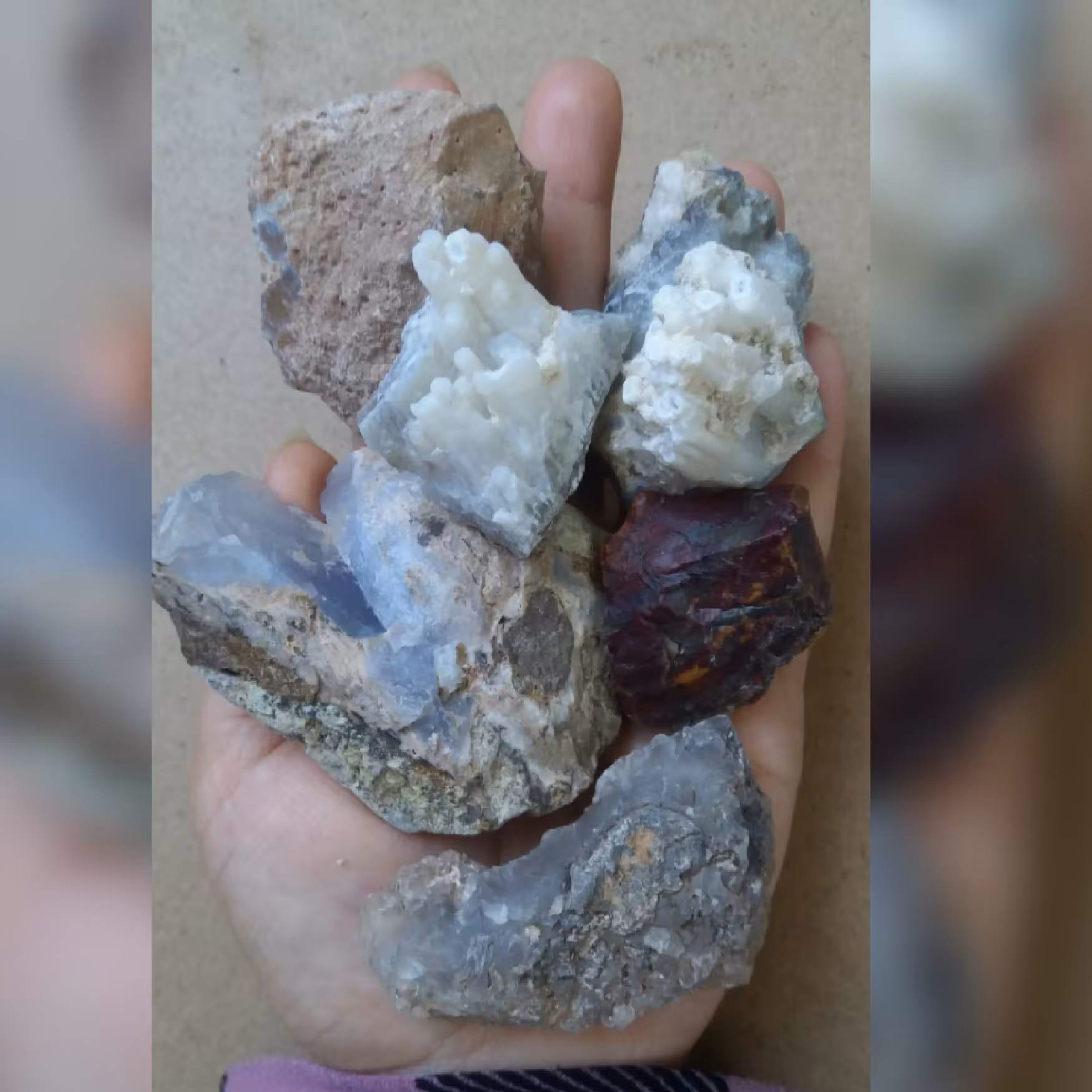 پک سنگهای عقیق اصل با خواص بسیار  شامل عقیق آبدار و عسلی قندیلی  و یک تکه عقیق آبی و عقیق جاسپر طبیعی معدنی و اصل