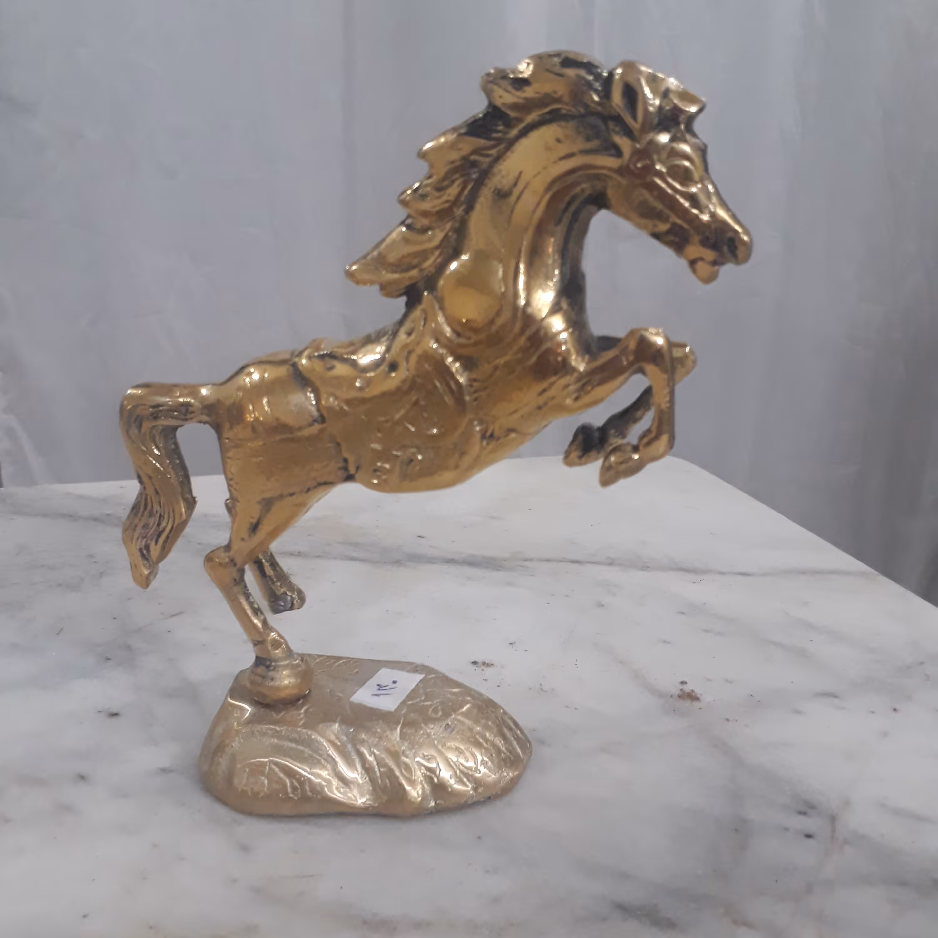 اسب پرشی  برنجی زیبا ودر عین حال ظریف و