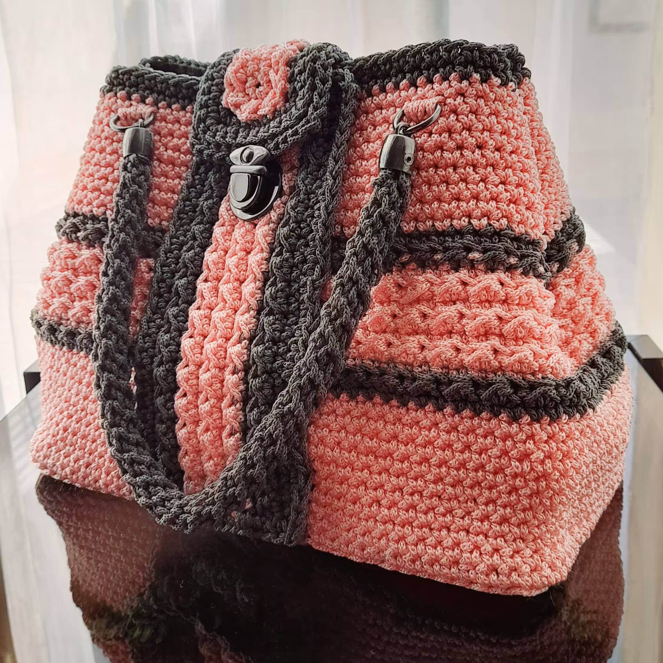 صنایع دستی ..قلاب بافی 