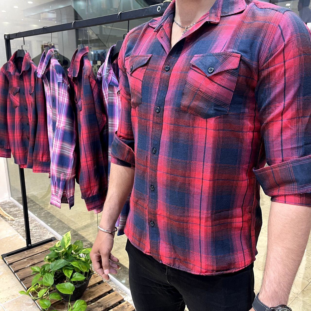 پیراهن چهارخونه
جنس پارچه نخی
سایزبندی L XL 2XL 3XL
رنگ بندی صورتی قرمز