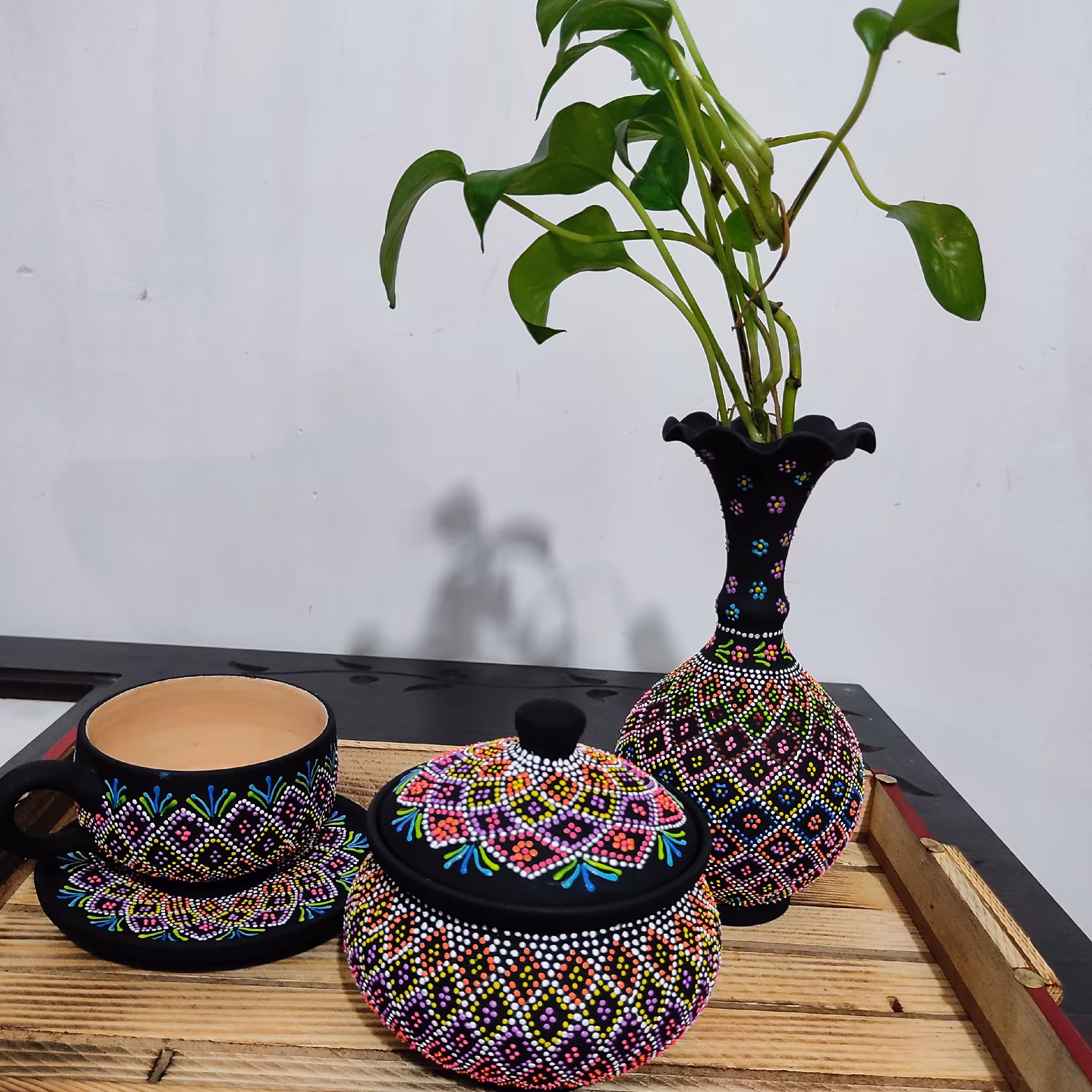 گلدون  سفالی نقطه کوبی 