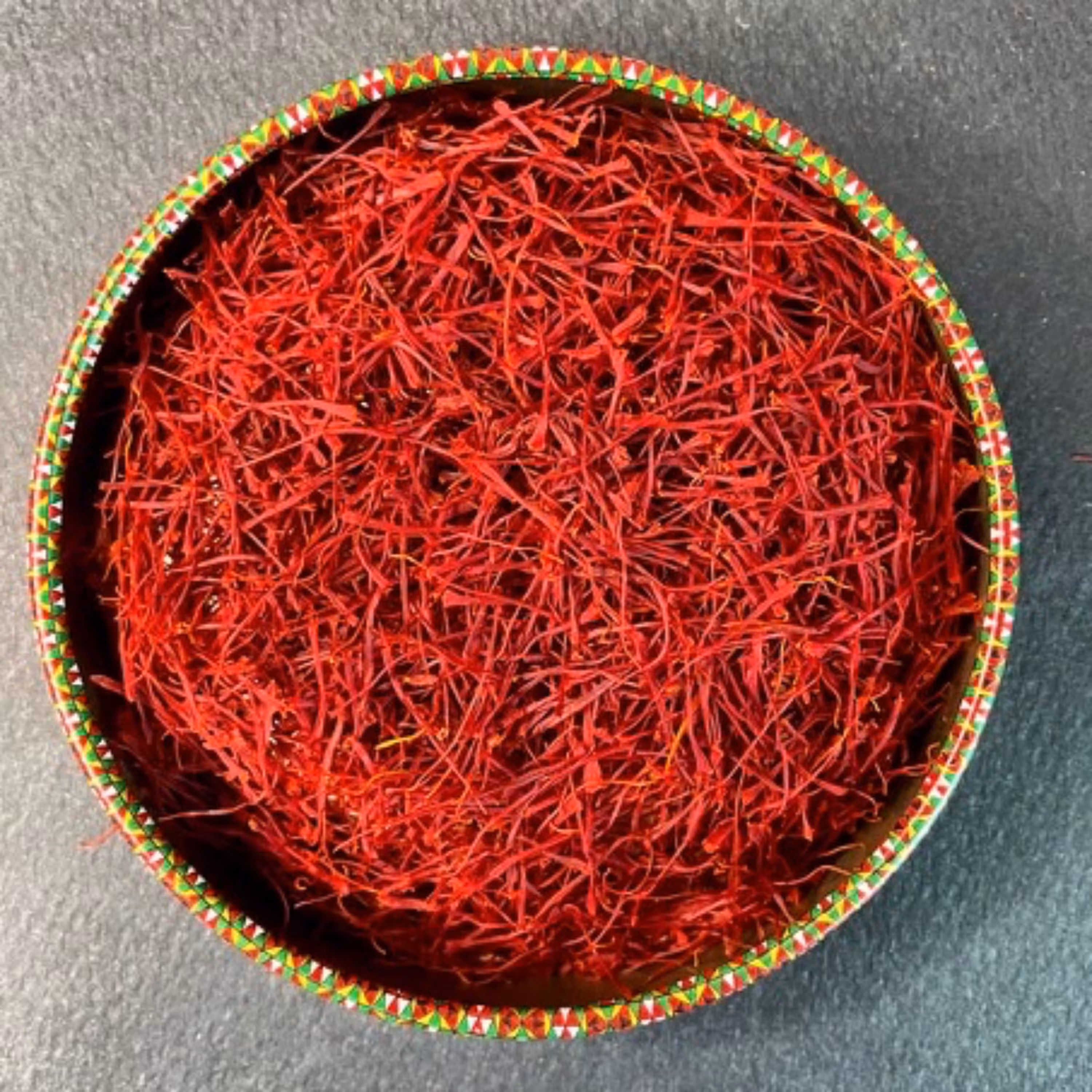 زعفران نگین صادراتی با قدرت رنگدهی بالا و عطر بینظیر