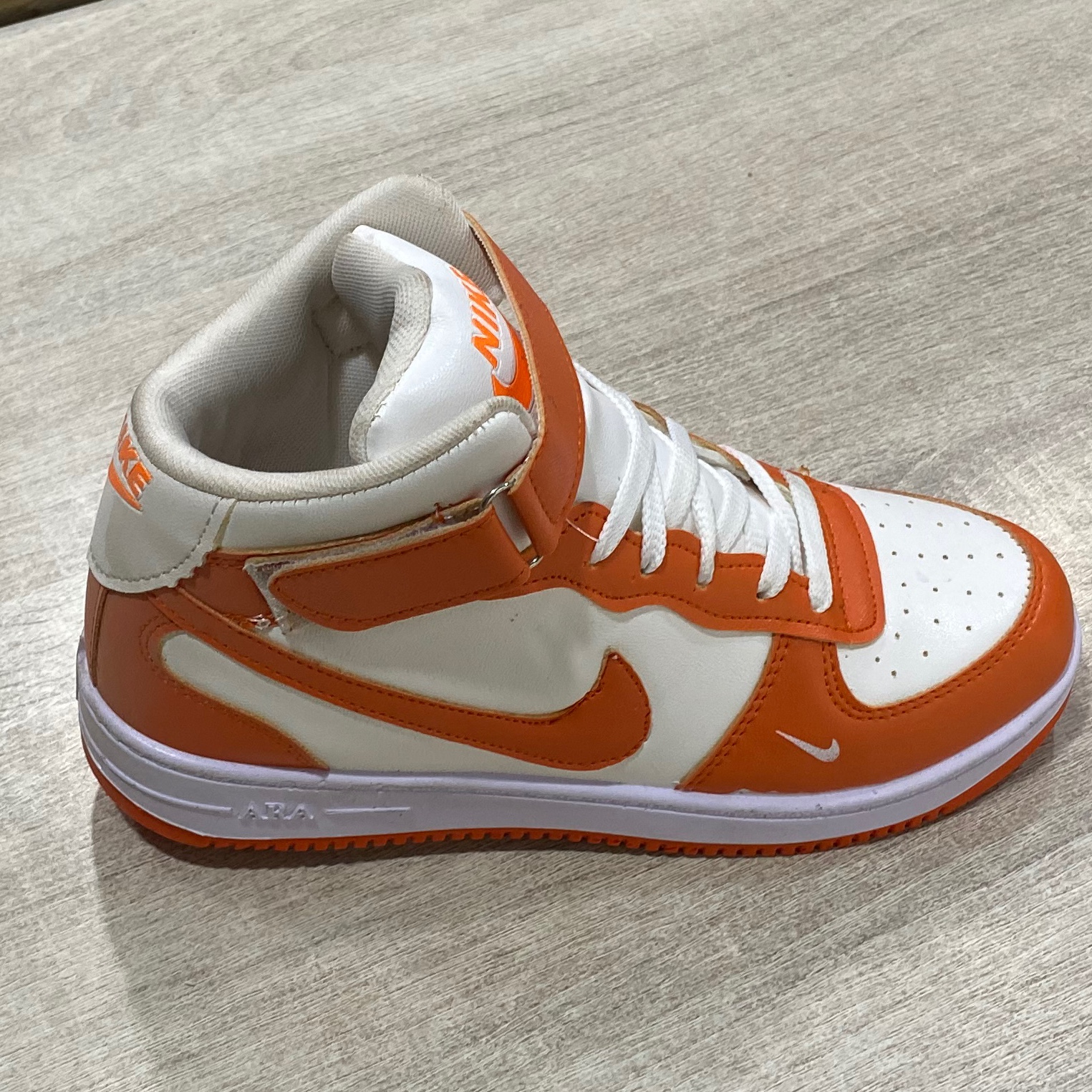 کفش اسپورت نیم ساق مدل NIKE
زیره puو رویه درجه یک
قالب ظریف و شیک
سایز37تا40