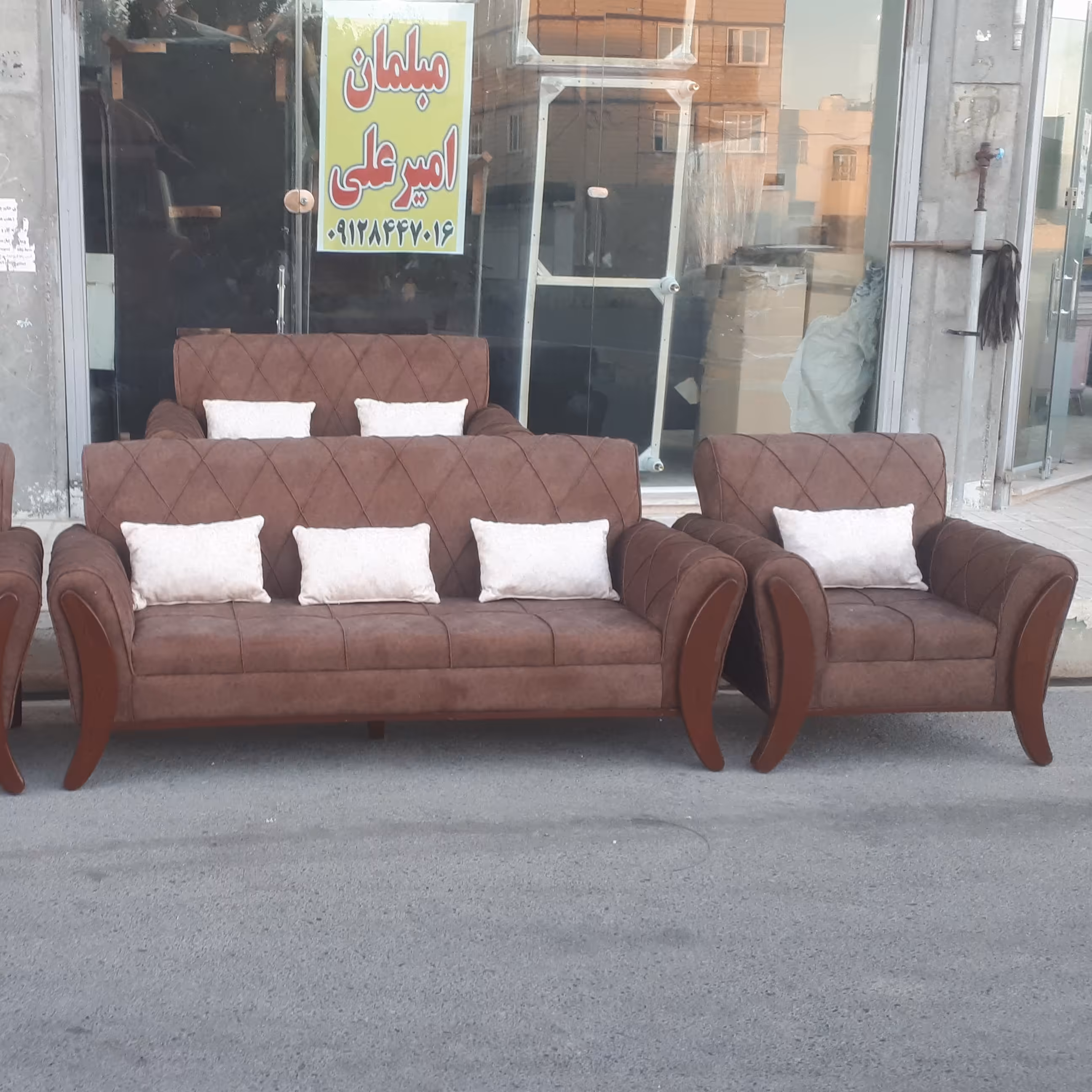 مبل راحتی اسکارلت هزینه باربری جداست به پای مشتری هست 