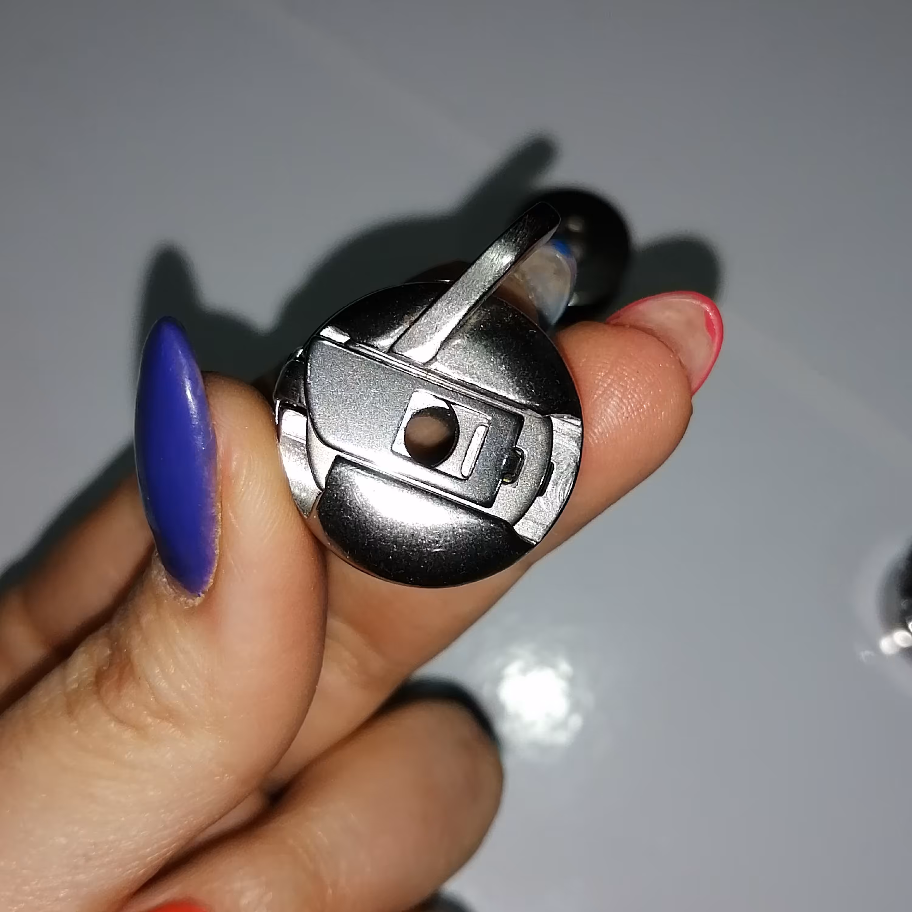 ماکو فلزی چرخ خیاطی 