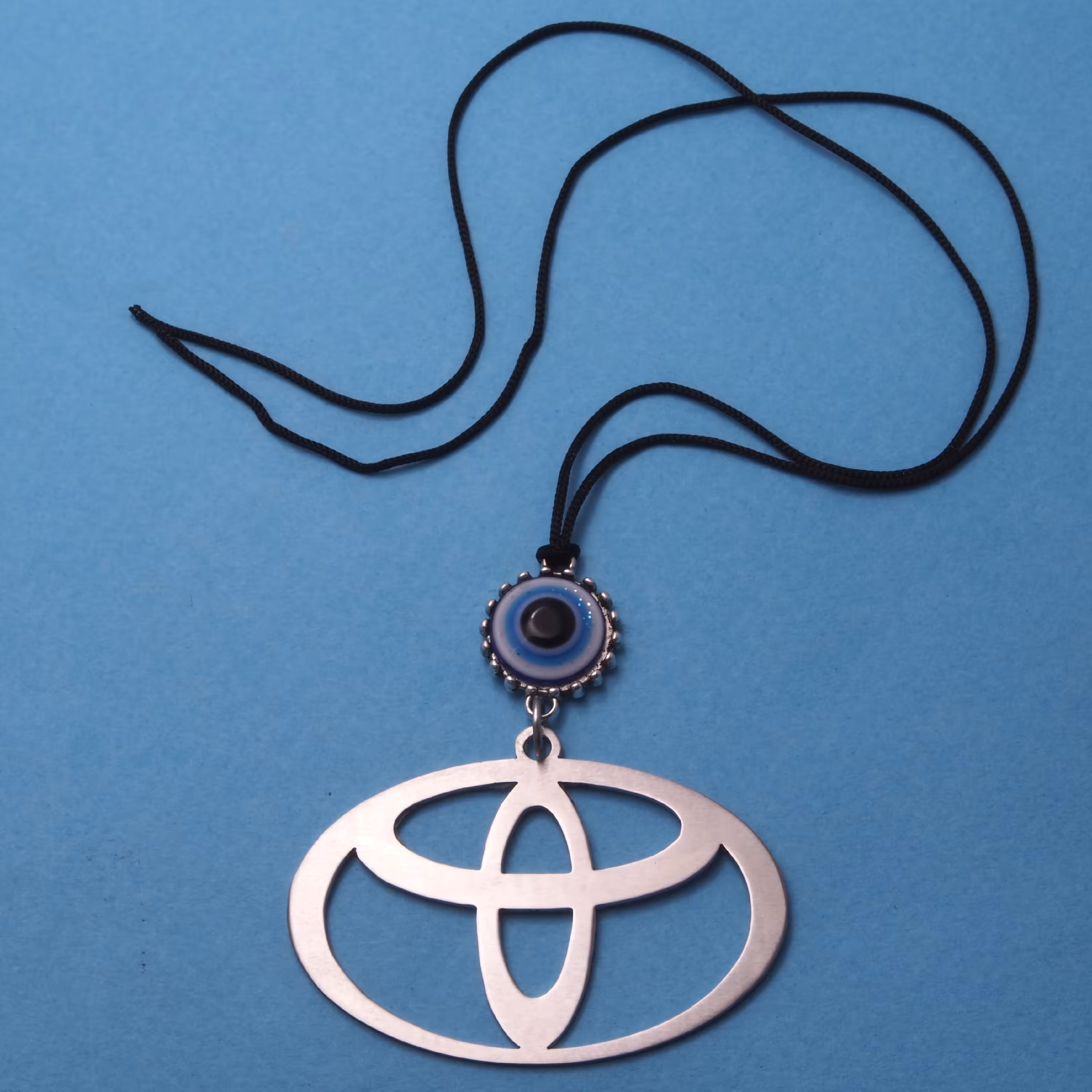 آویز تزیینی خودرو مدل چشم نظر به همراه لوگو تویوتا(ارسال رایگان)