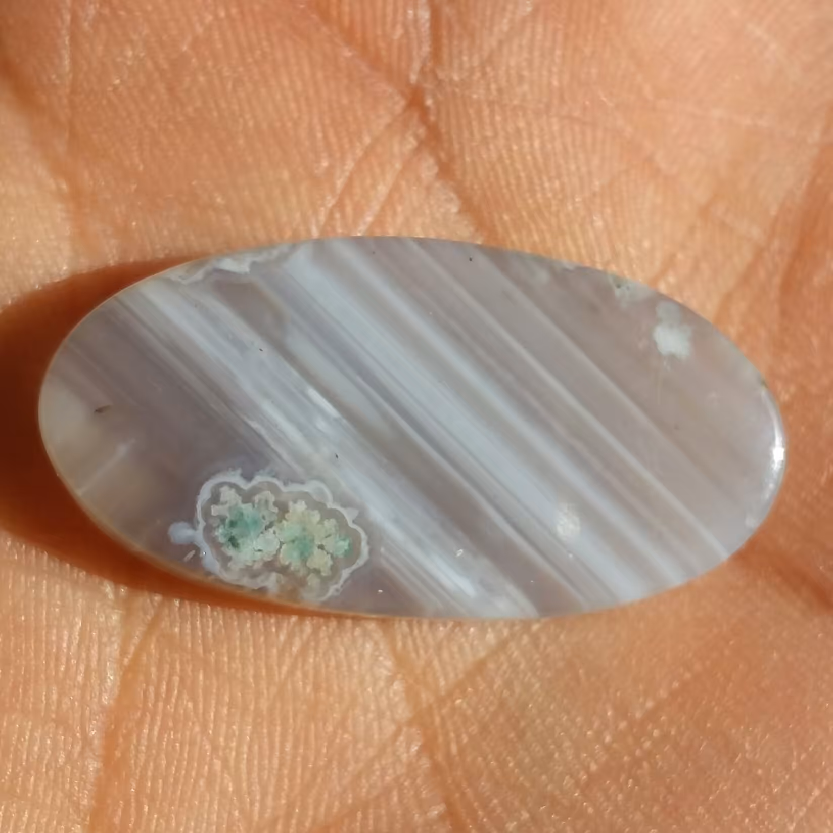 نگین عقیق سلیمانی خطی شکوفه دار با طرحی بسیاااار خاص و زیبا خوش تراش کاملا طبیعی بدون بهسازی
شاااااهکار خلقت
سایز درشت