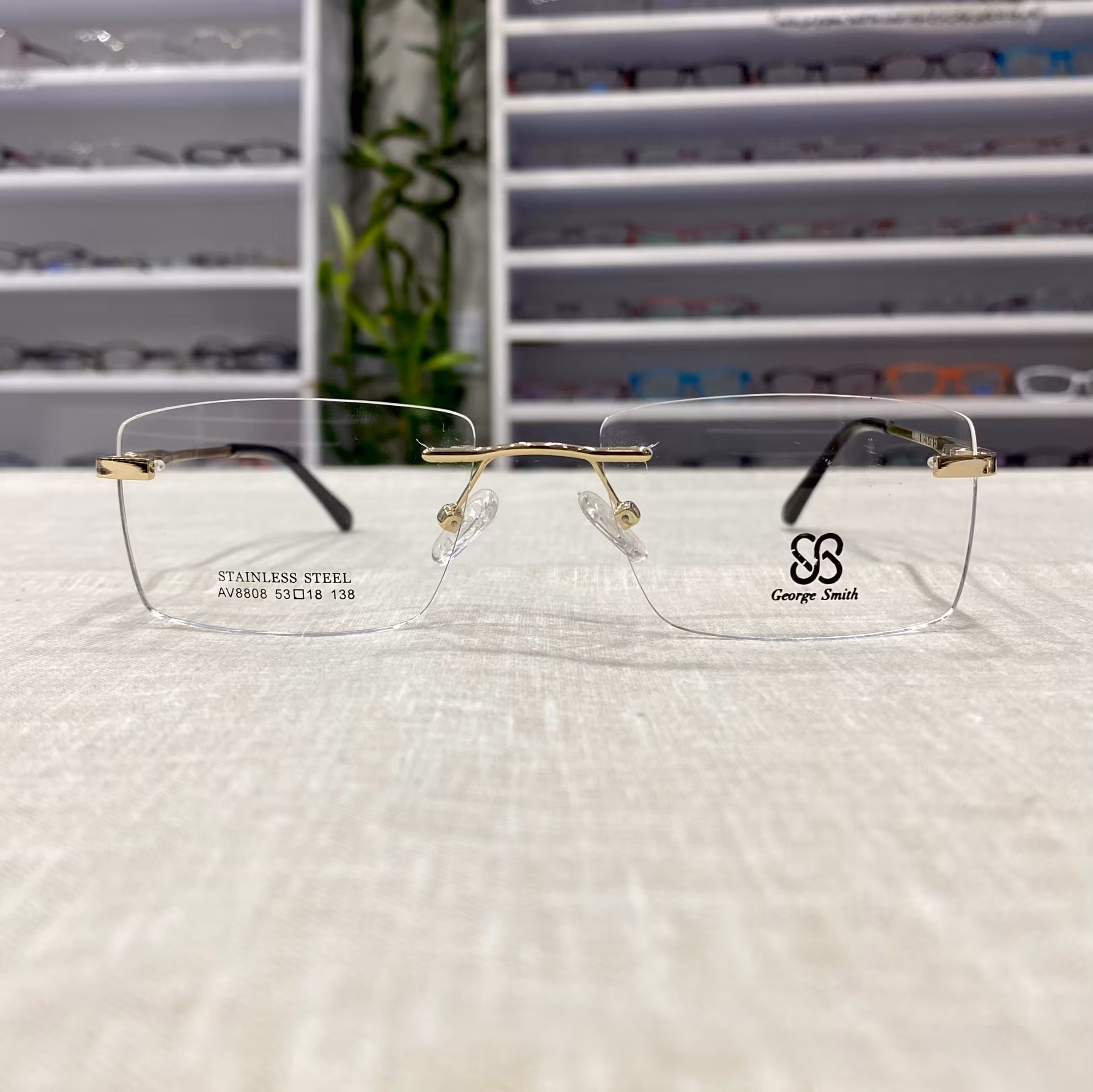 فرم عینک طبی گریف بدون قاب مستطیلی رنگ طلایی در عینک کاسپین بوشهر