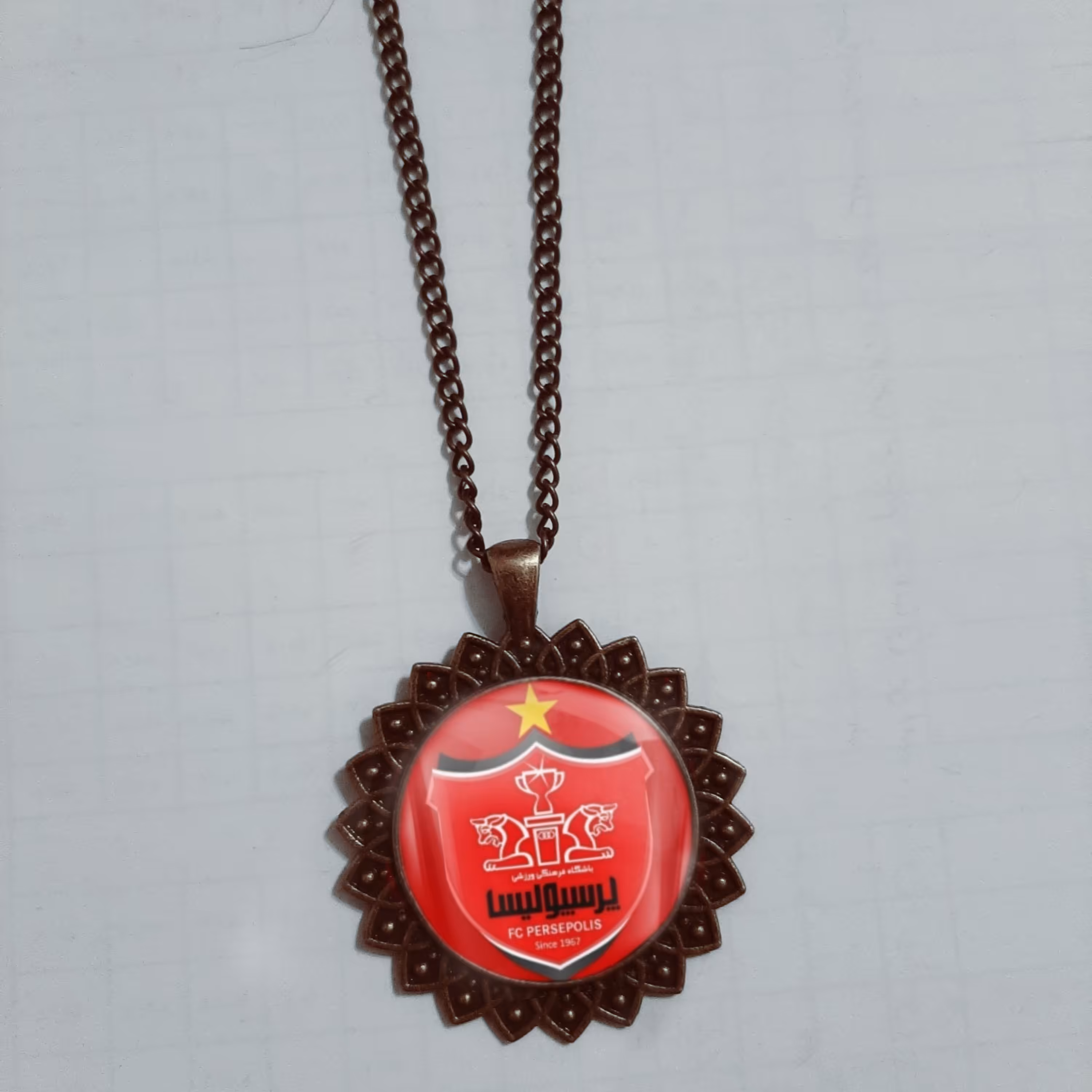 گردنبند تیم پرسپولیس نشکن همراه با زنجیر رنگ ثابت