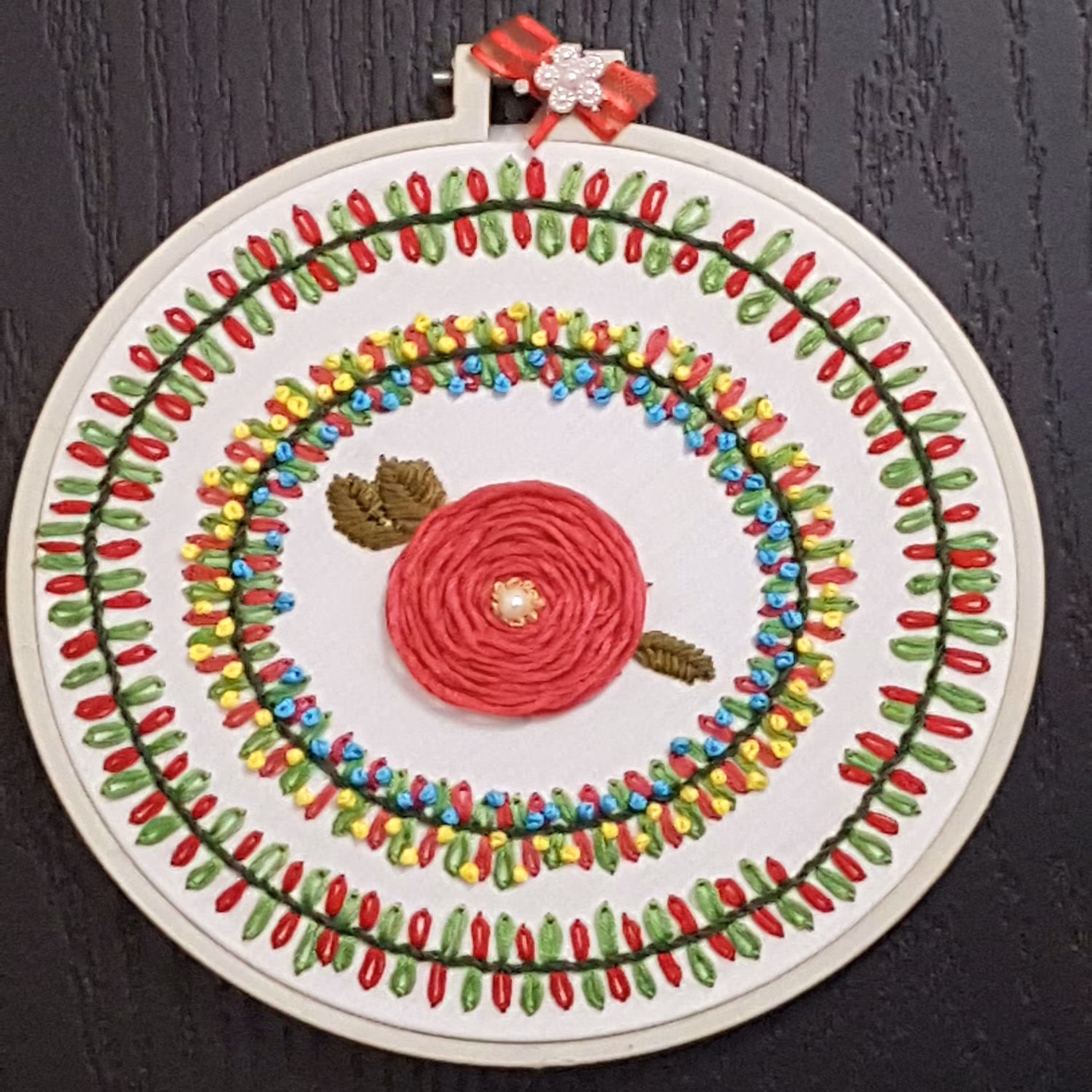 تابلو گلدوزی مدل گل بهاری کد GOL131