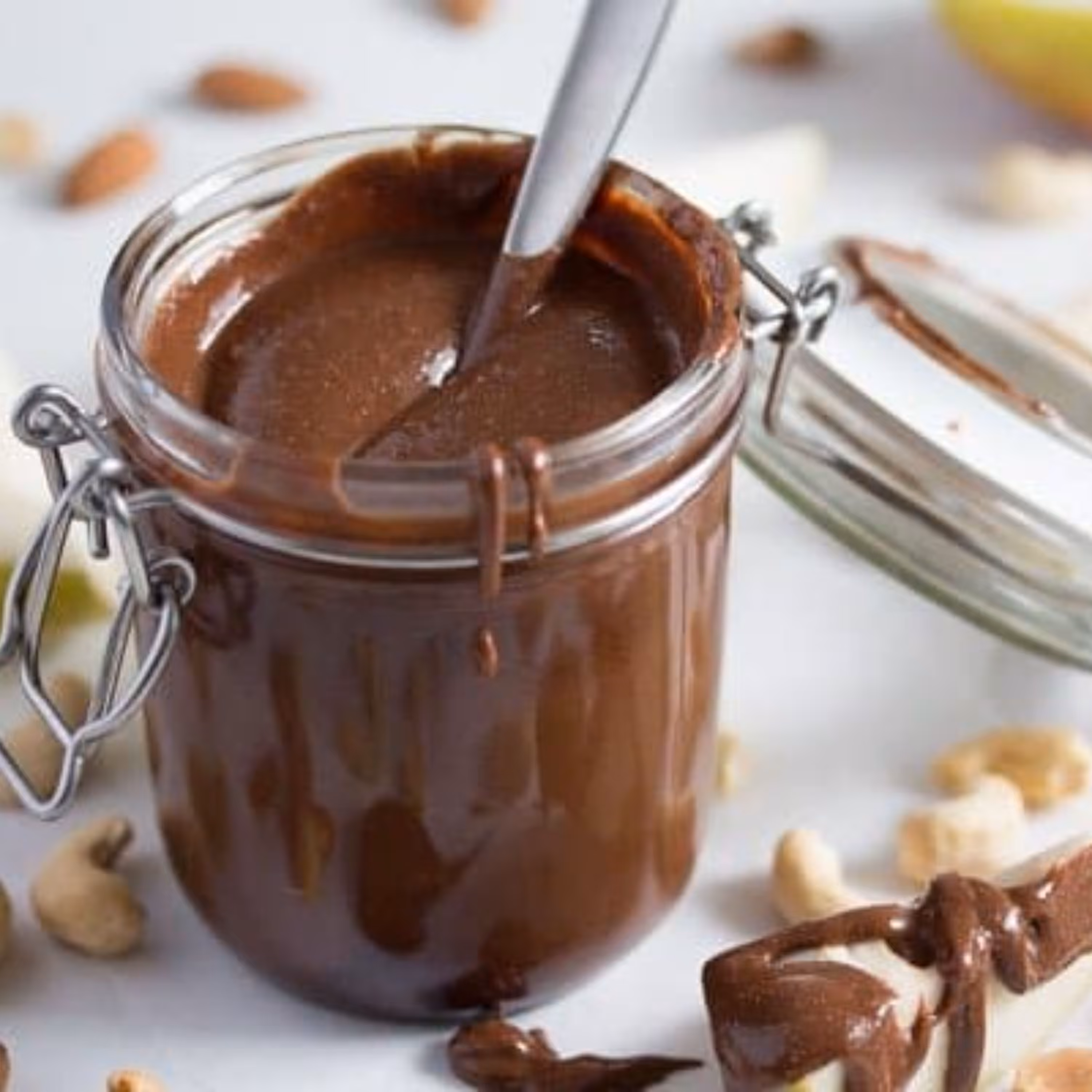 نوتلا خانگی (کره فندق با شکلات شیرین) یک کیلویی