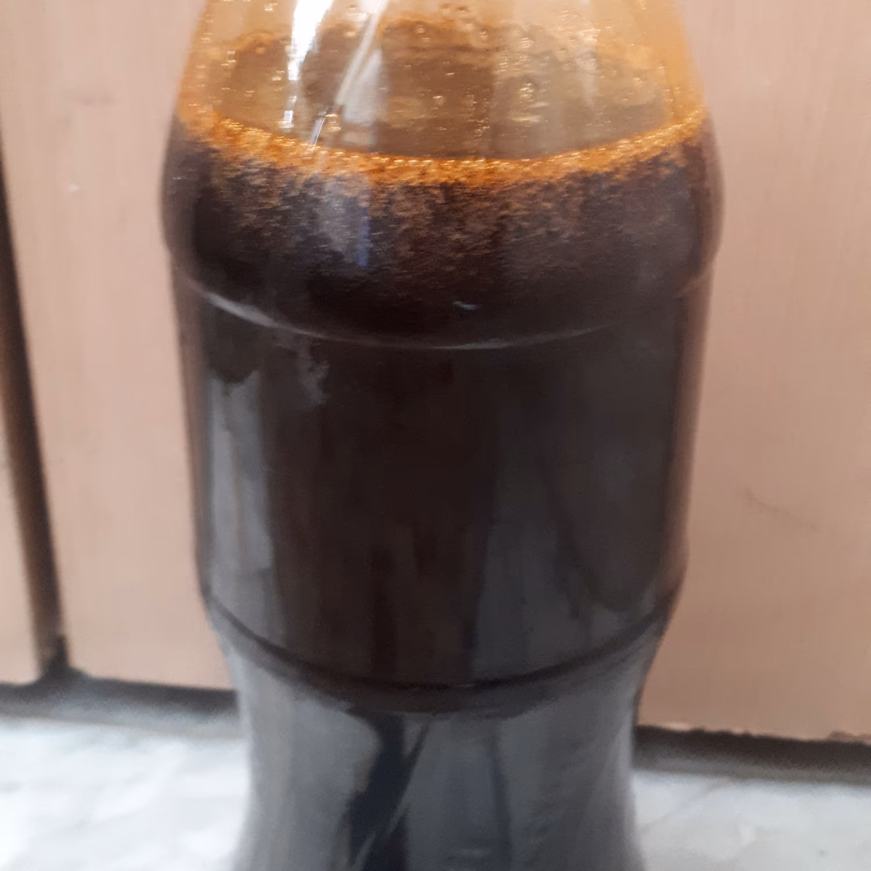 شیره انگور محلی تاکستان پخته شده با ظرف مسی