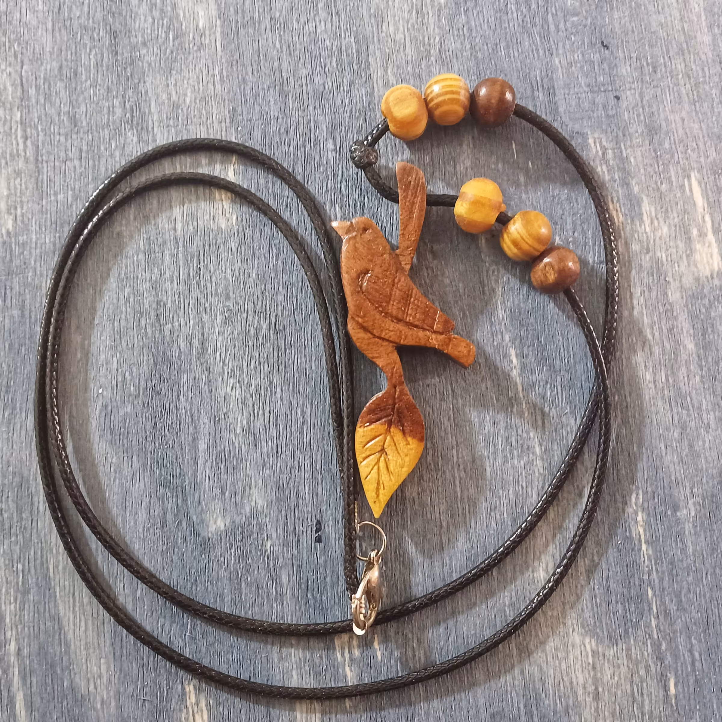 زیورآلات چوبی