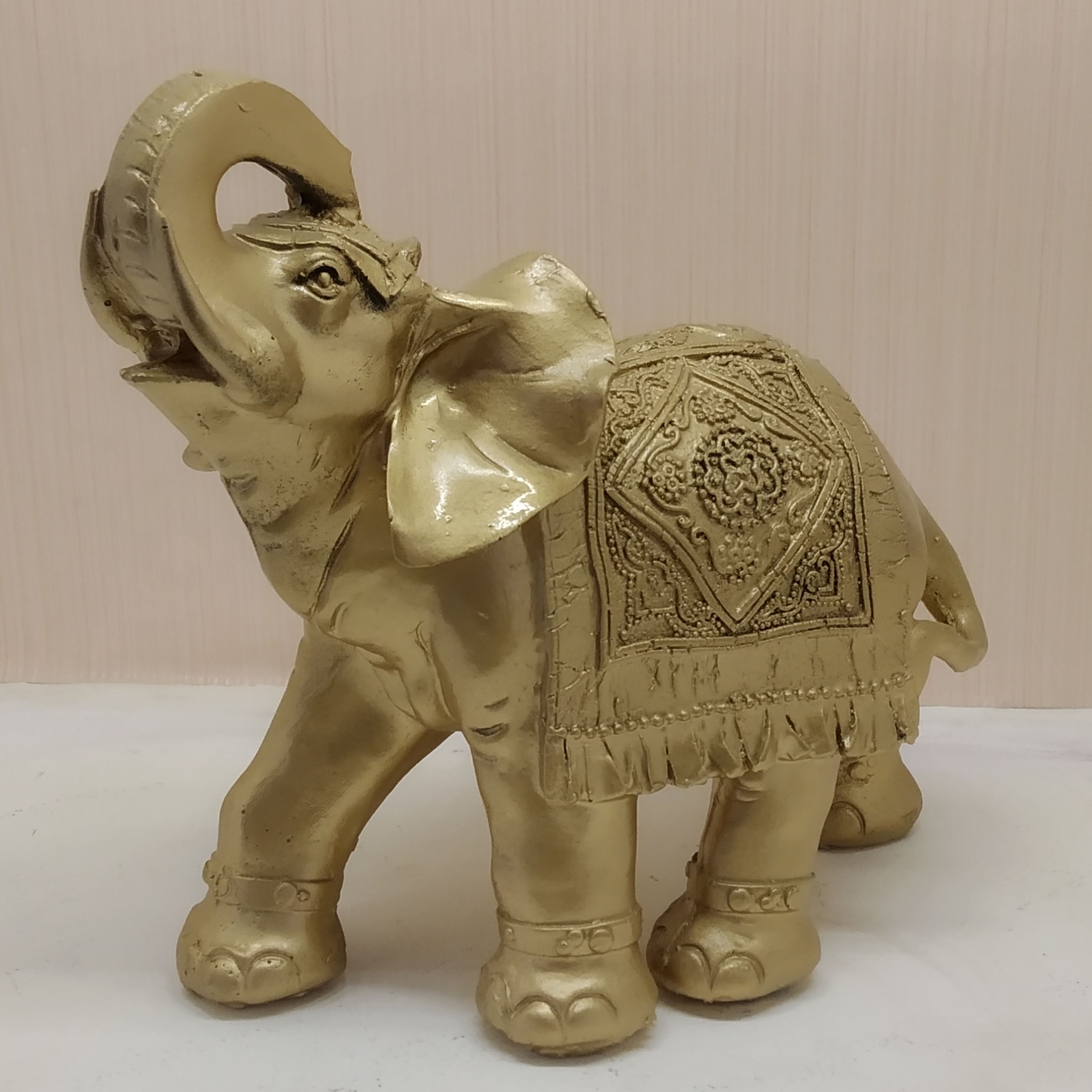 مجسمه فیل کوچک خورجین دار طلایی کد 5785