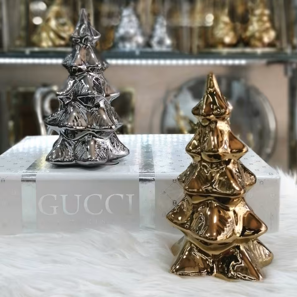 دکوری کاج طلایی 