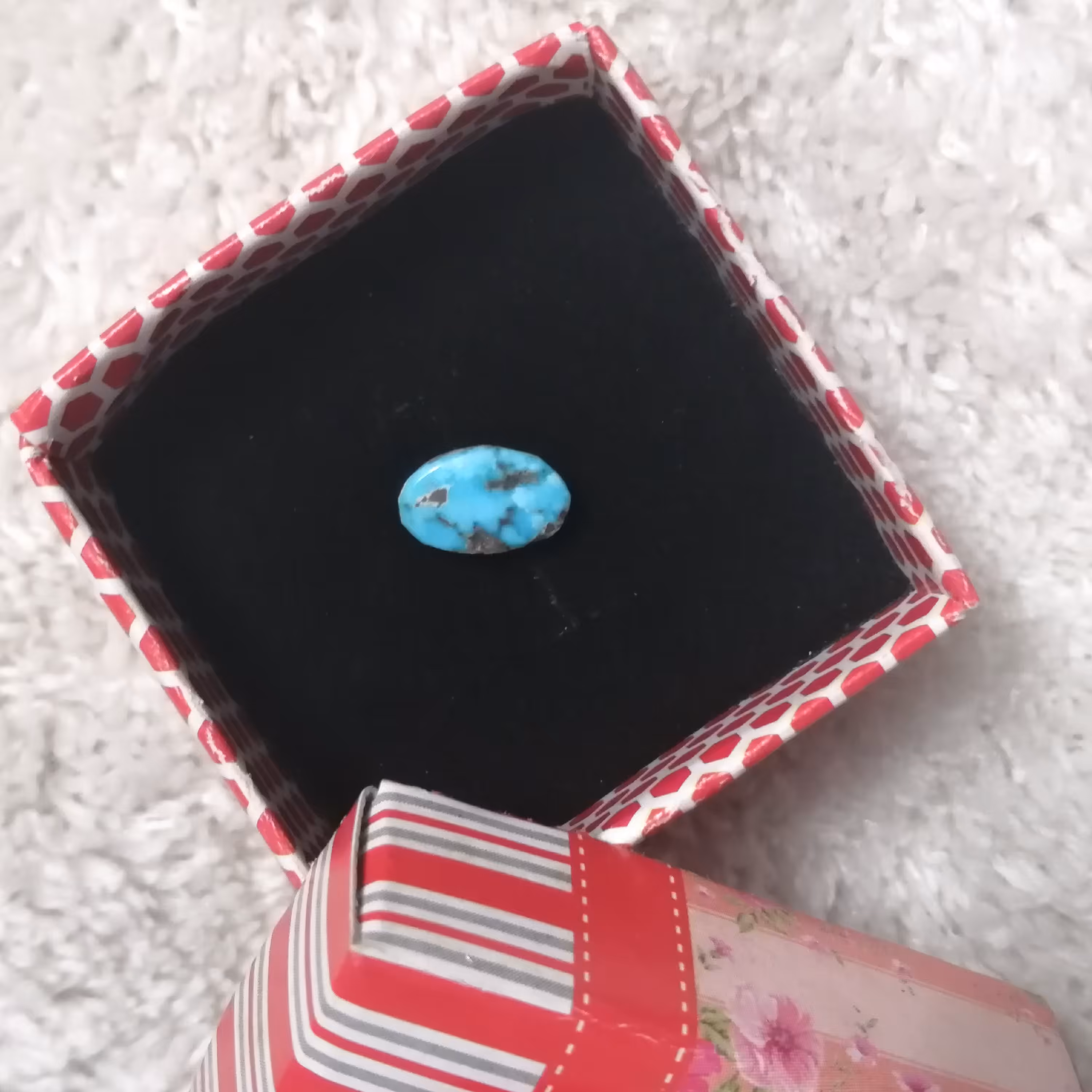 نگین فیروزه بیضی  اصل نیشابورکوچک مناسب برای انگشتر