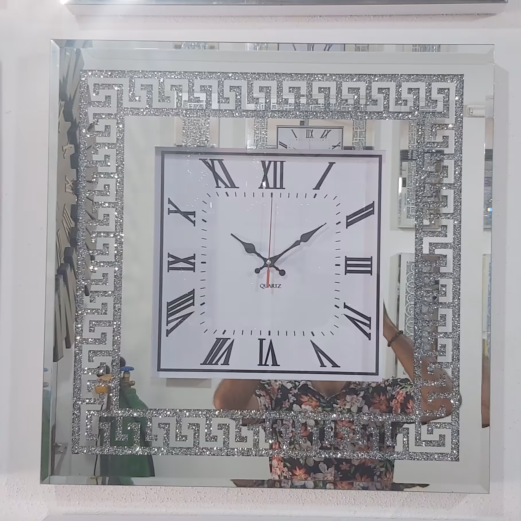 ساعت دیواری لیزری (پس کرایه)