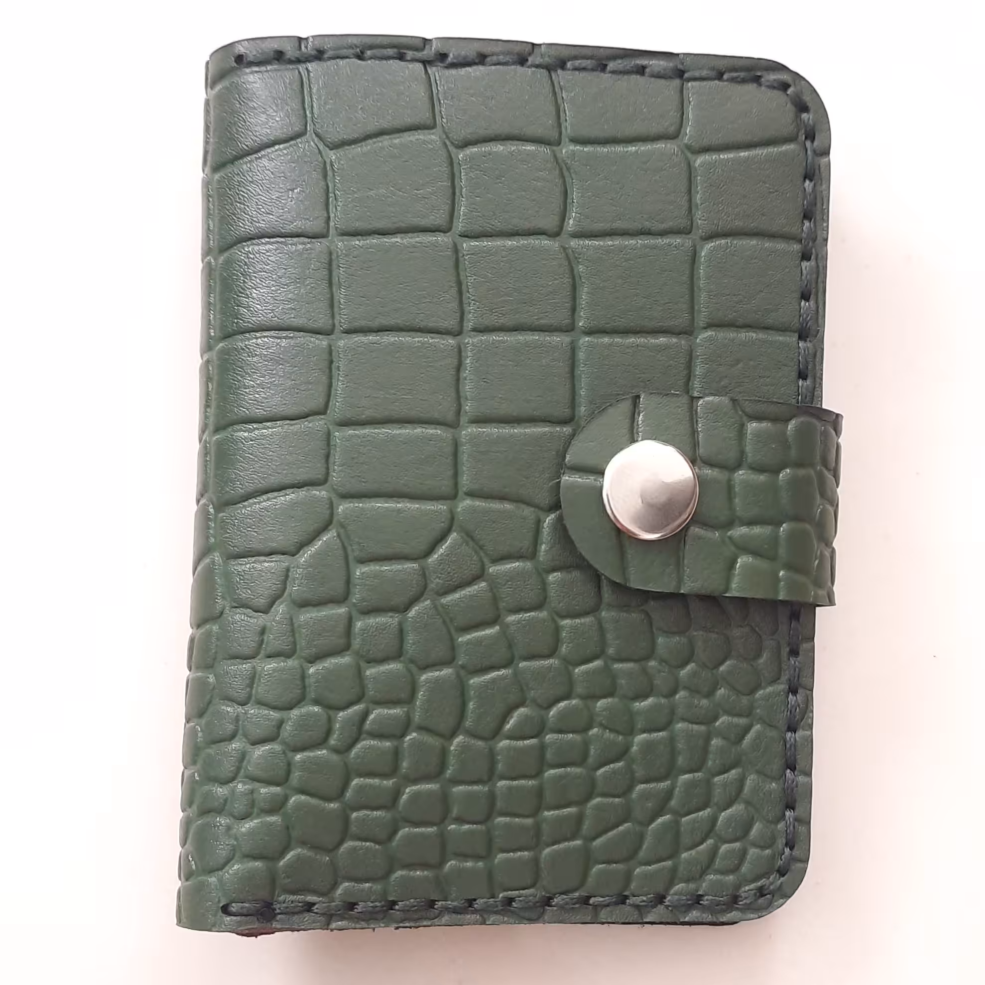 جاکارتی چرم تهیه شده از چرم مر غوب گاوی دارای رنگ سبز خاص برای شیک پسندان مناسب برای خانم  ها و آقایان