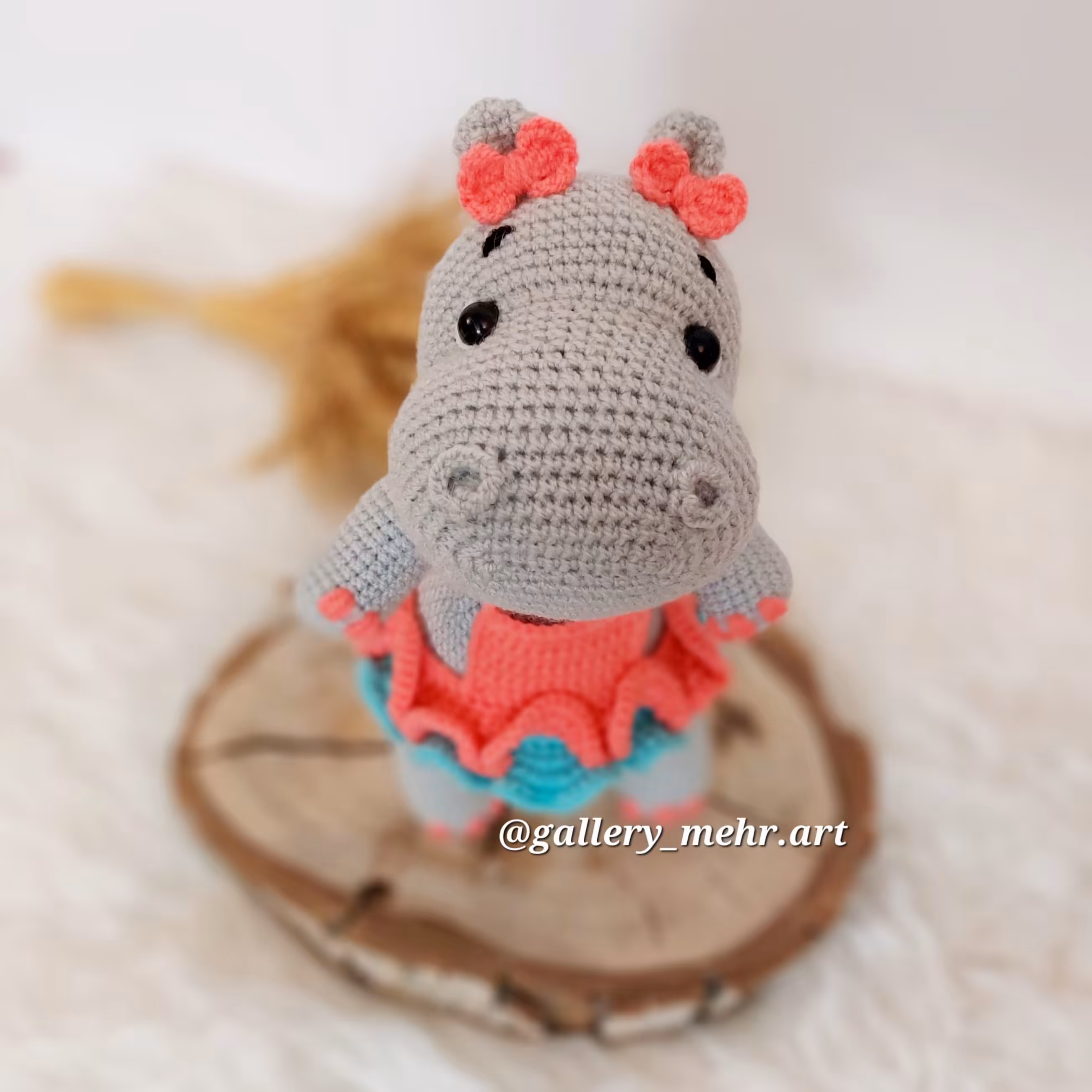 عروسک اسب ابی
قد 25 سانت
بافته شده با کاموا ایرانی