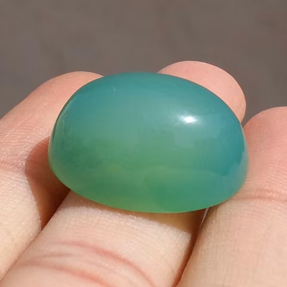 نگین عقیق سبز یمنی تراش بیضی دامله کد 10628