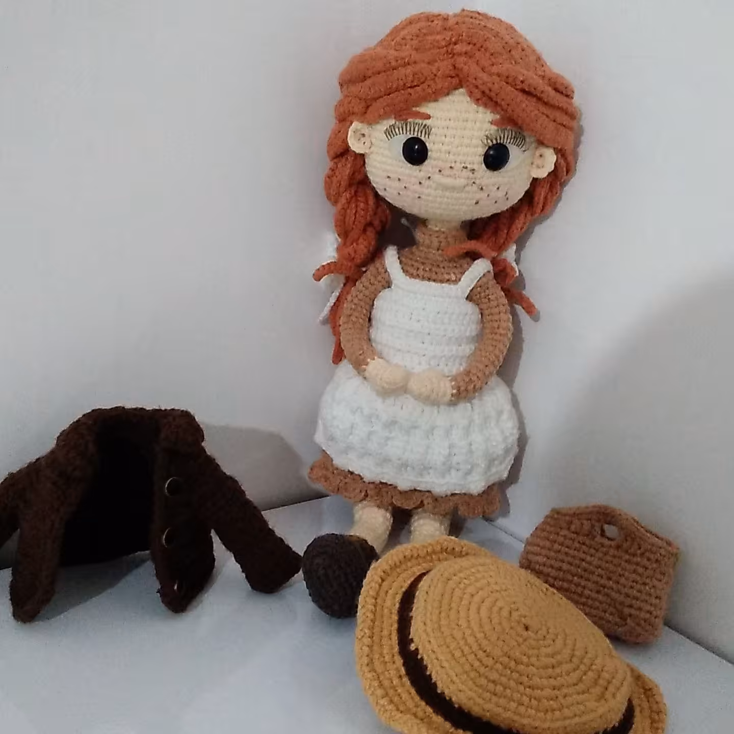 عروسک انه شرلی، عروسک بافتنی انه شرلی، عروسک دختر ، شخصیت کارتونی، عروسک انه شرلی همراه با کیف و کلاه، قلاب بافی