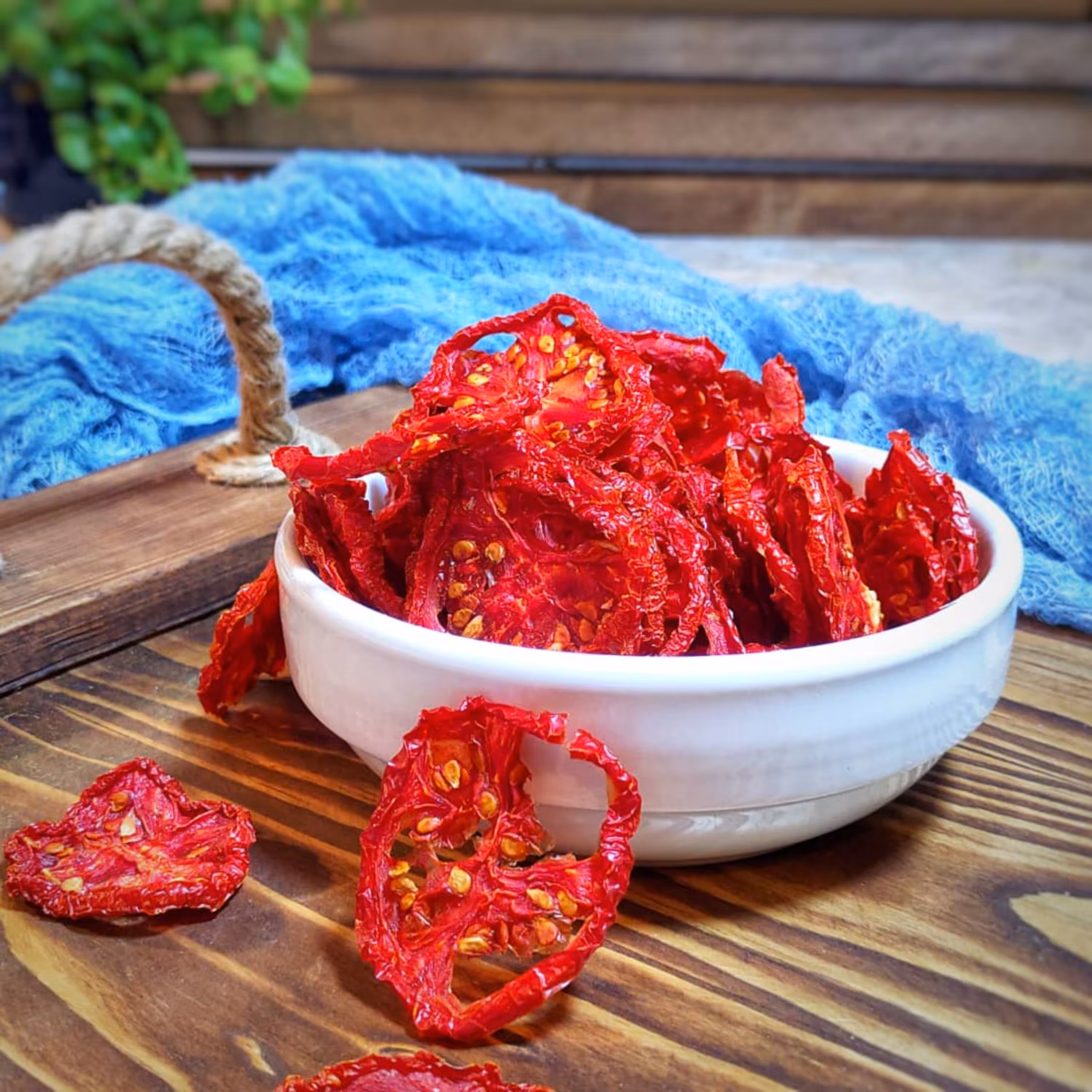 خلال گوجه خشک درجه یک بسته بندی پاکتی 100 گرمی غرفه برگ سبـز