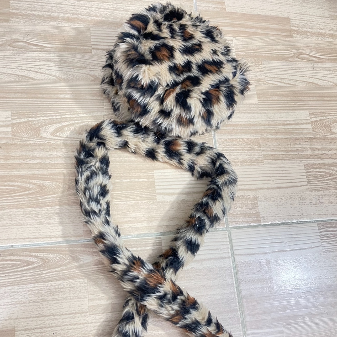 شال و کلاه روسی  بچگانه طرح پلنگی مناسب دور سر 38 تا 45(مزون دوز
