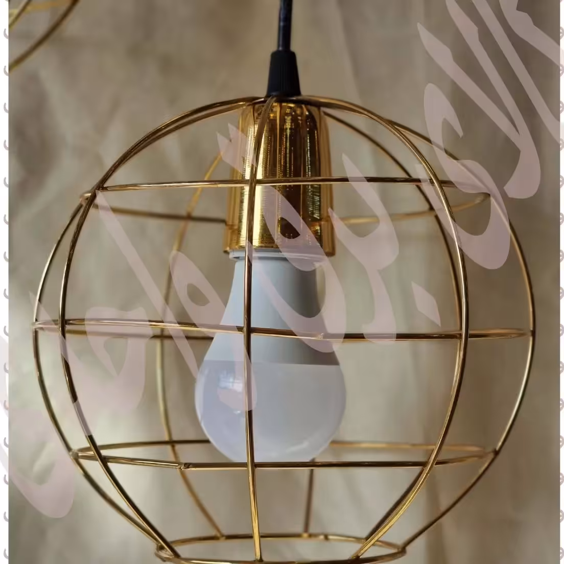 لوستر سه شاخه ی مدرن طلایی با آبکاری فورتیک ، وزن سبک نصب آسان