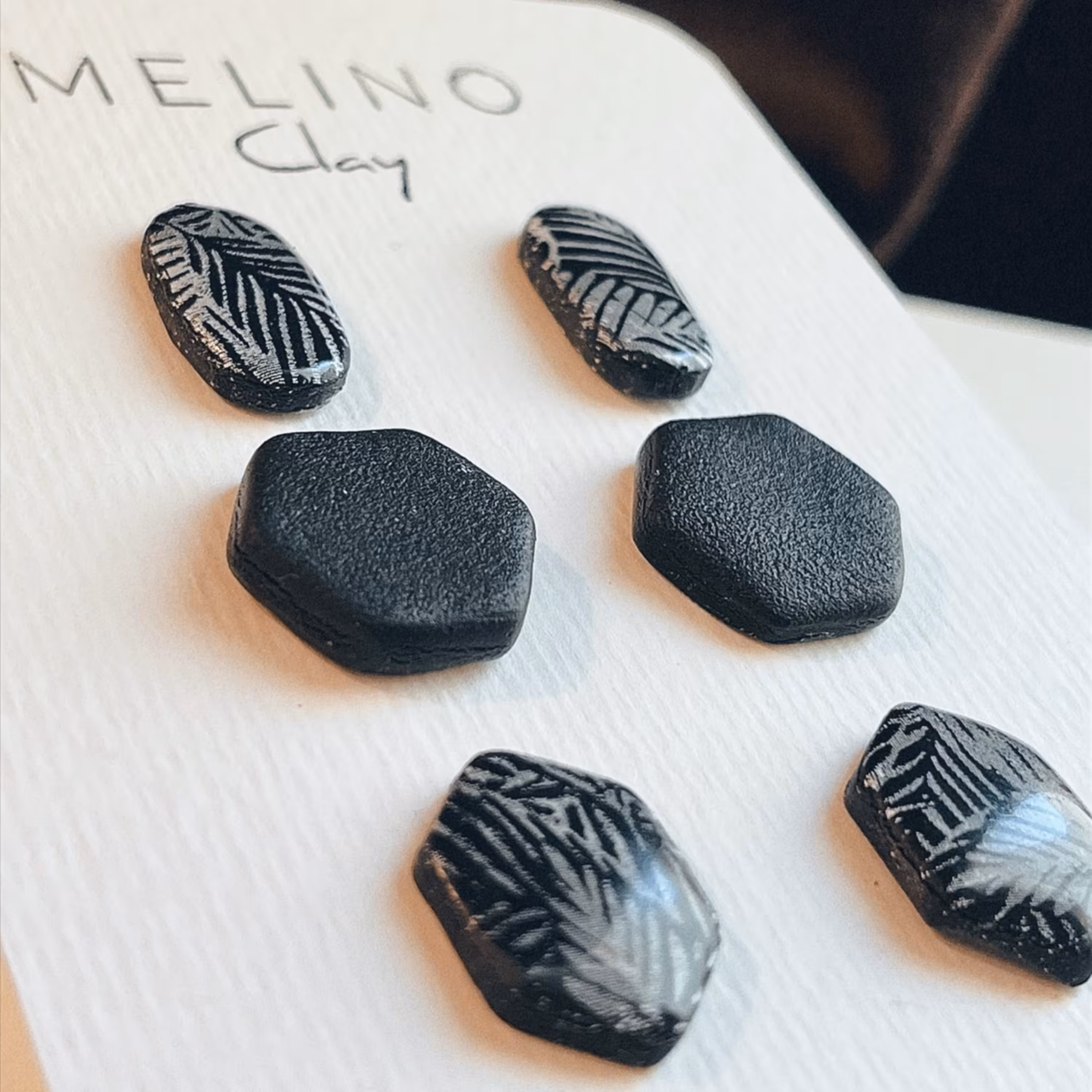 گوشواره خمیری دست ساز  بلک ادیشن 02 سبک مقاوم ضد آب  زیورآلات گوشواره آویز میخی