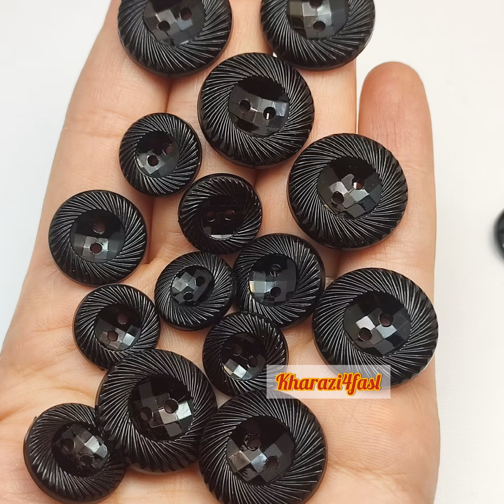 دکمه مشکی دو سوراخه کیفیت عالی سایز  متوسط  کد 158