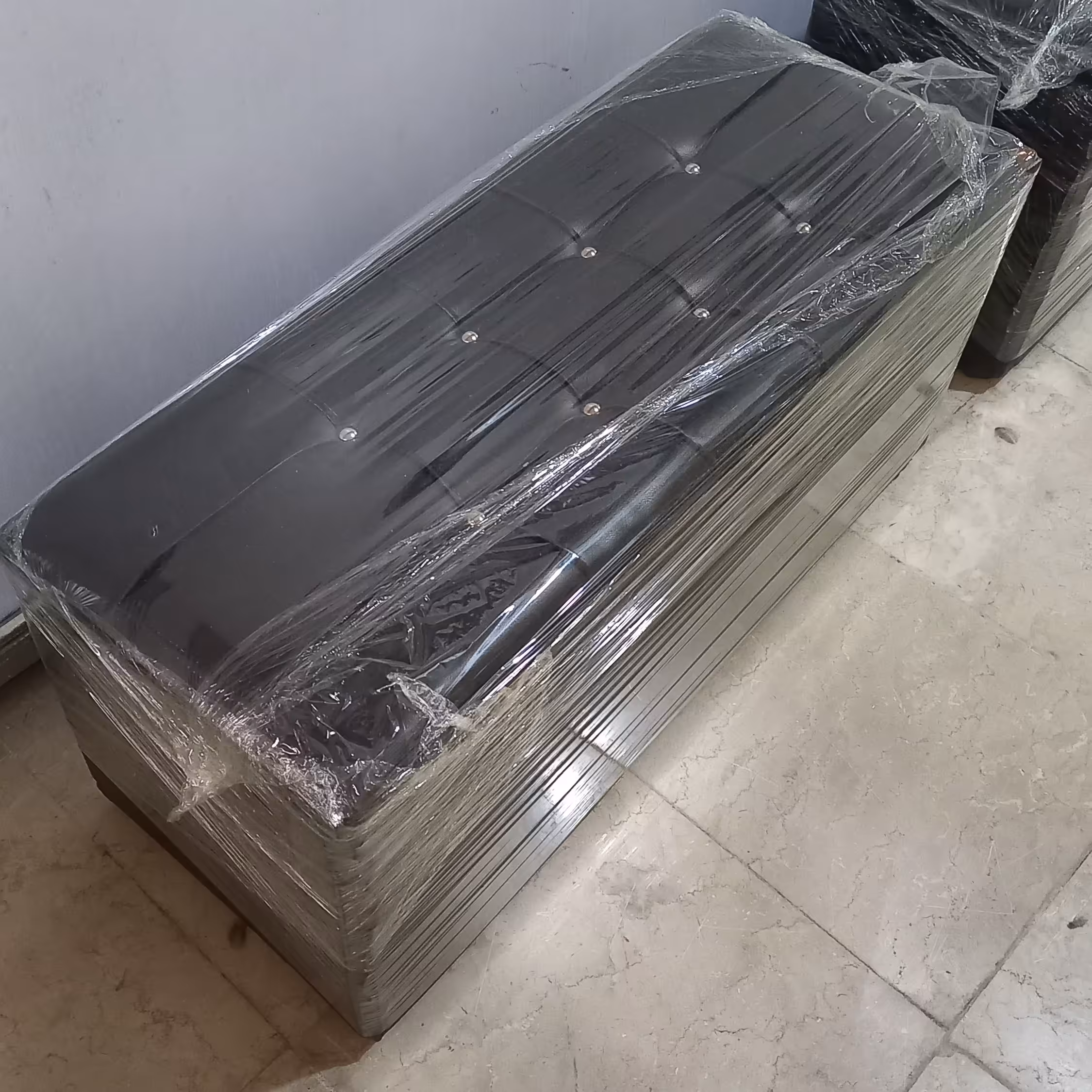 نیمکت 3نفره هزینه ارسال به عهده مشتری پس کرایه میباشد 