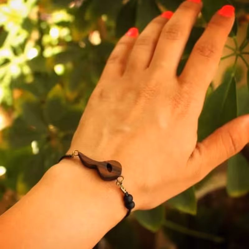 دستبند چوبی حرف م مناسب آقایان و خانم ها