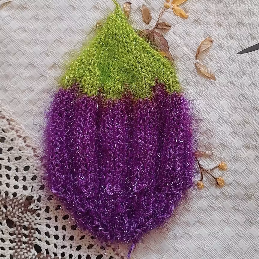 اسکاچ بادمجان با کاموای سوزنی اعلا  قابل سفارش در رنگ های دلخواهه شما