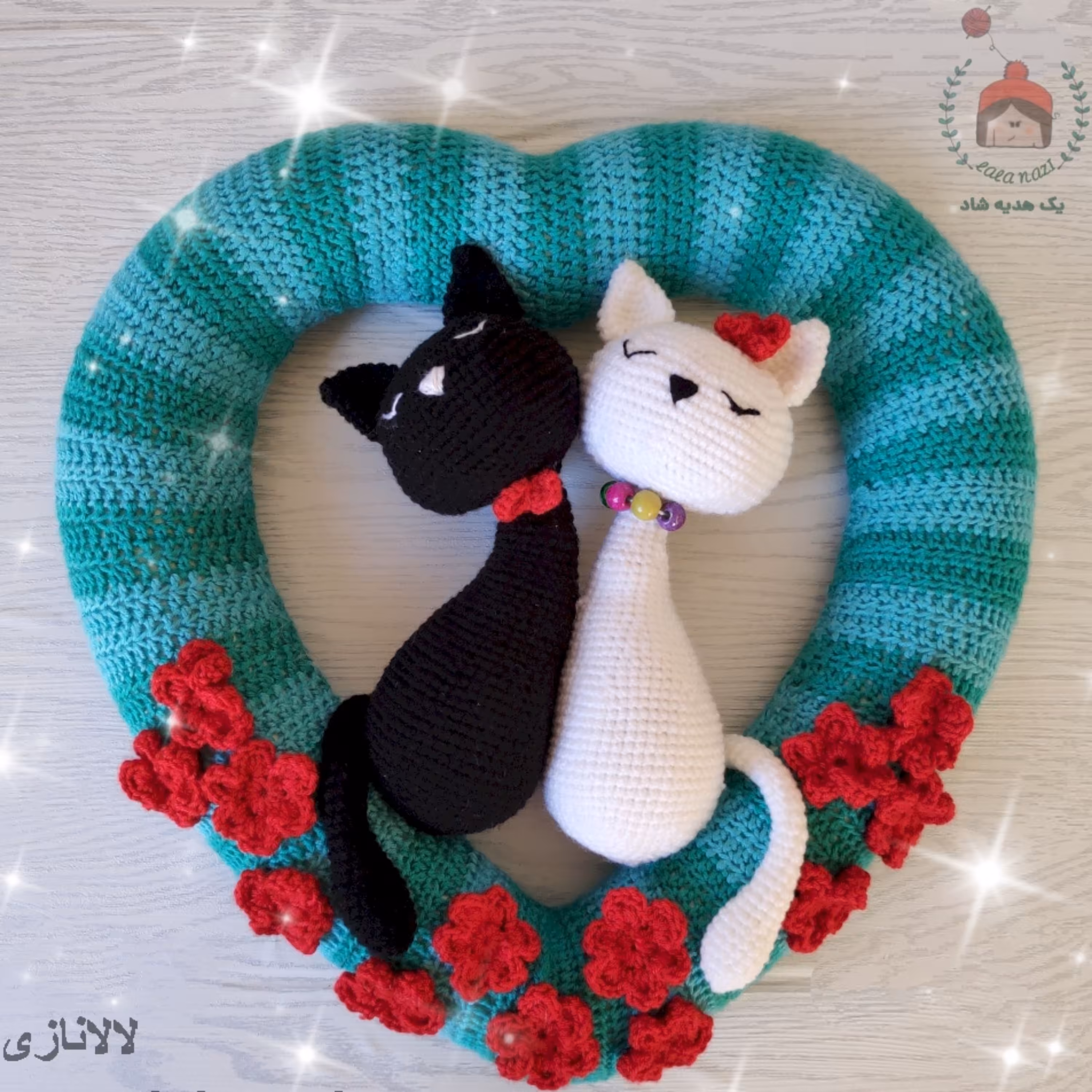 حلقه آویز بافتنی پشت در طرح گربه های عاشق