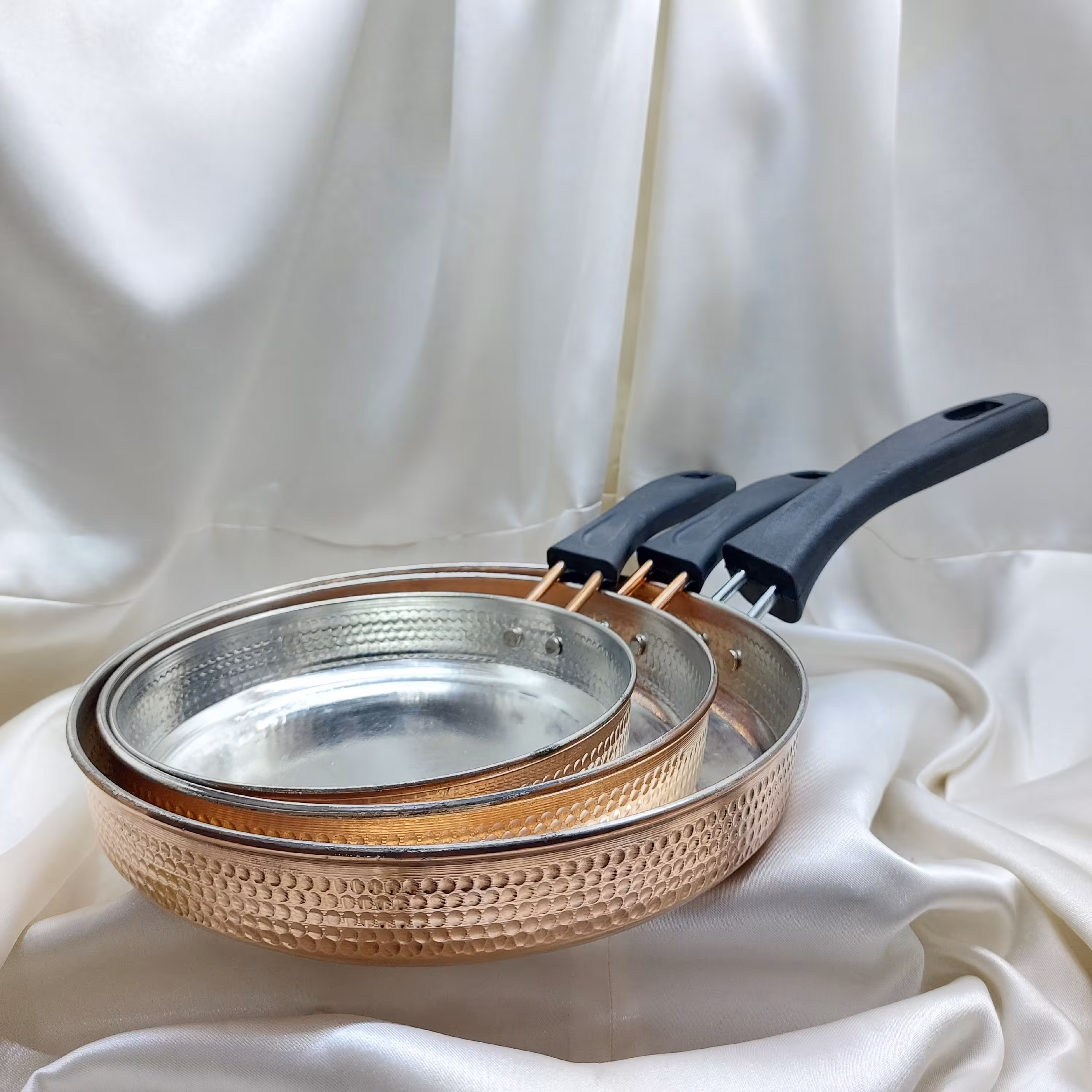 تابه مسی دسته دار چکشی سایز یک- دسته نسوز- قطر 18 سانت