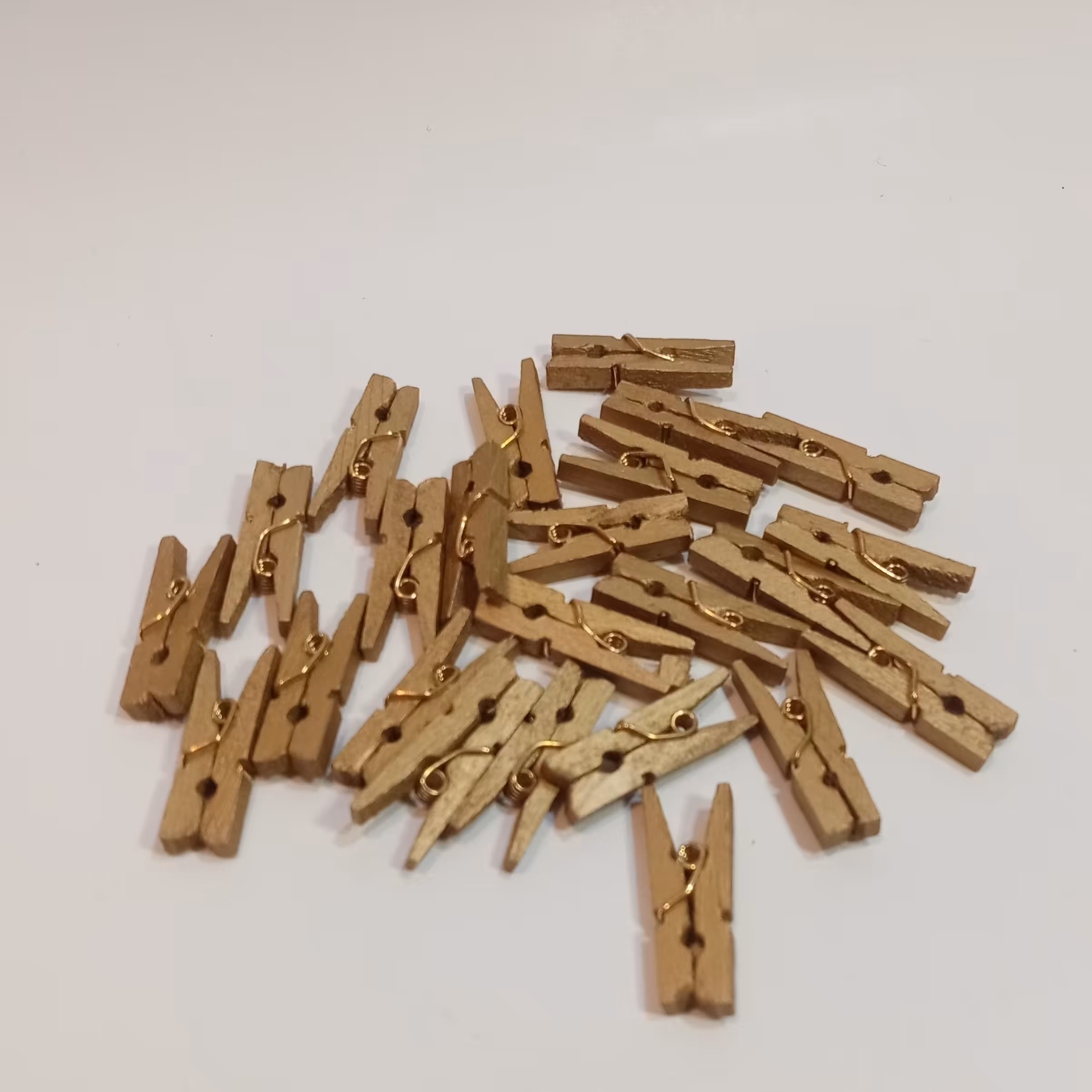 گیره چوبی رنگ طلایی کوچک بسته 20 عددی