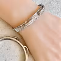 دستبند ژوپینگ برجسته کار شده نگین دار نقره ای