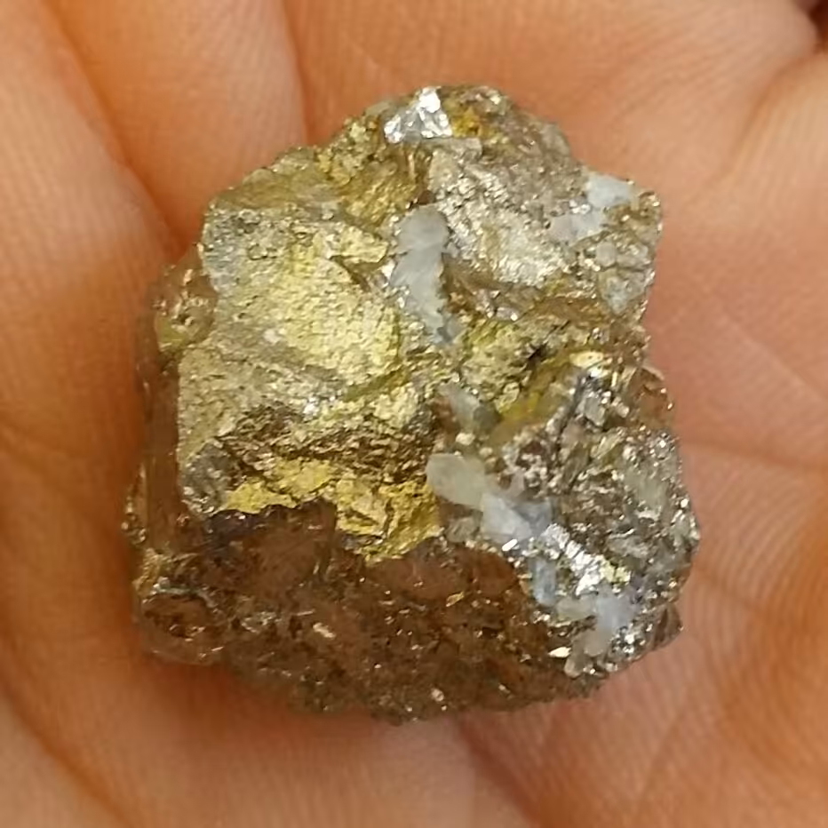 سنگ راف حبه شده پیریت کوبیک طلایی ملقب به سنگ طلا 100 در 100 طبیعی شاهکار خلقت
بی نظیییییییییییر
