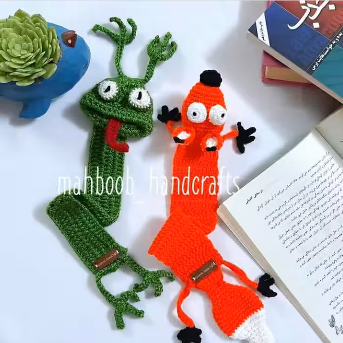 بوک مارک یا نشانه گذار کتاب دونه ای میباشد