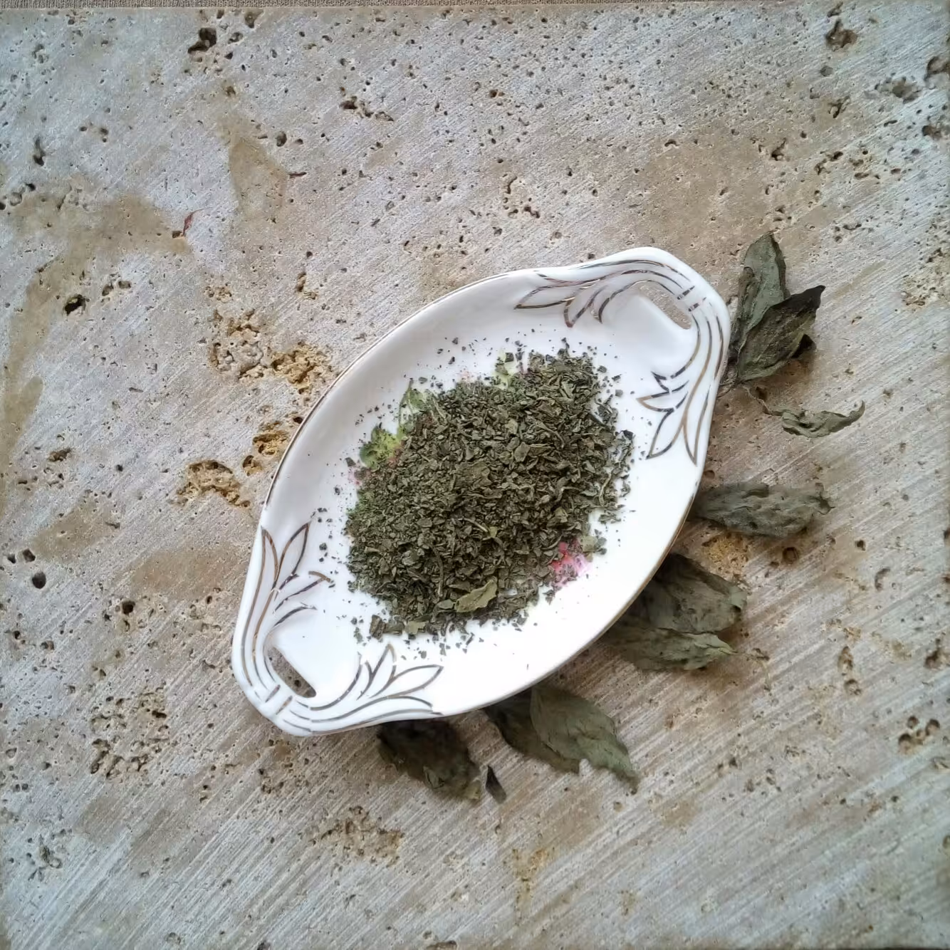 ریحون خشک خانگی اعلا  100 گرمی