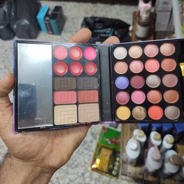 سایه چشم کیفی مات