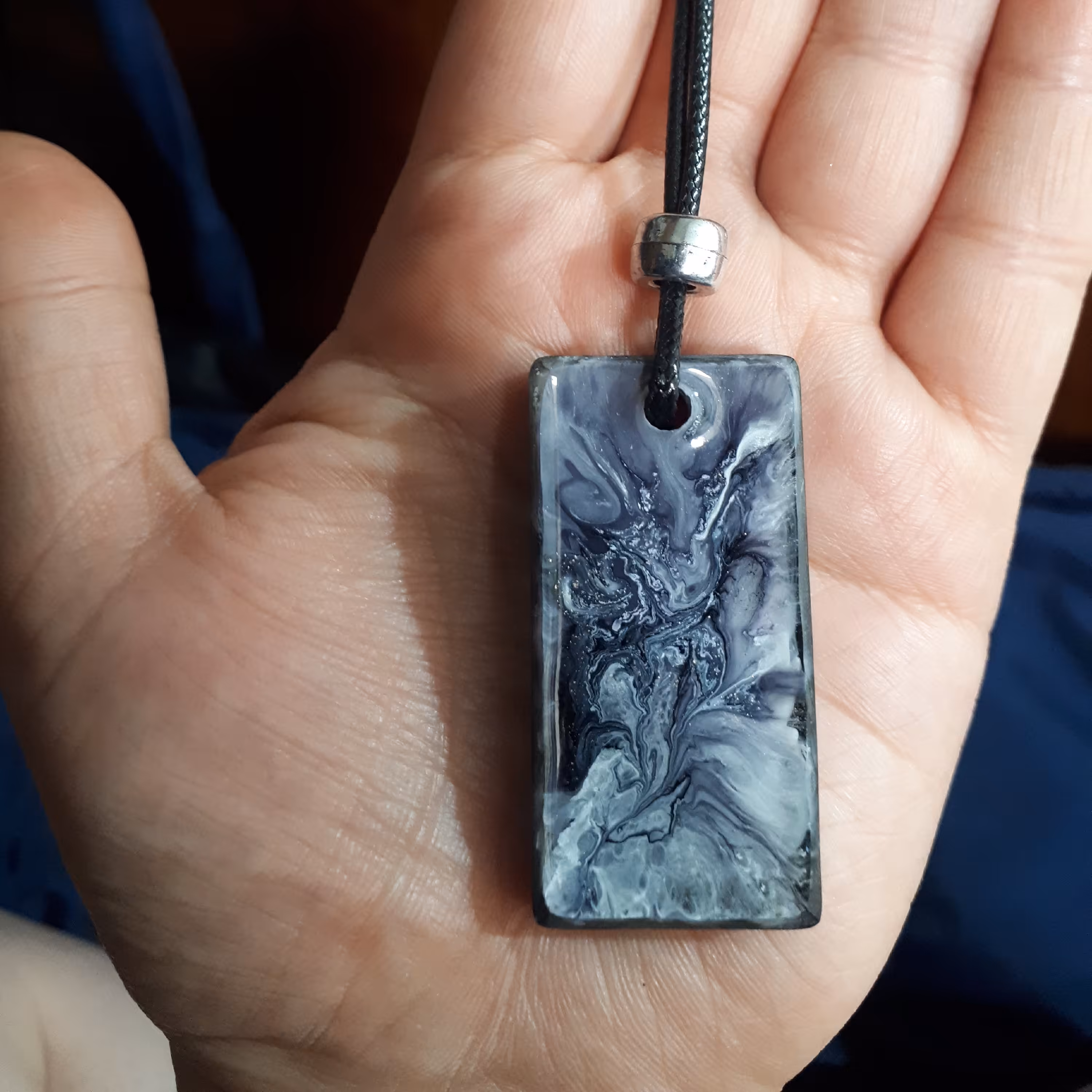 آویز رزینی دستساز دو طرفه مناسب برای آویز ماشین جاکلیدی و گردنبند