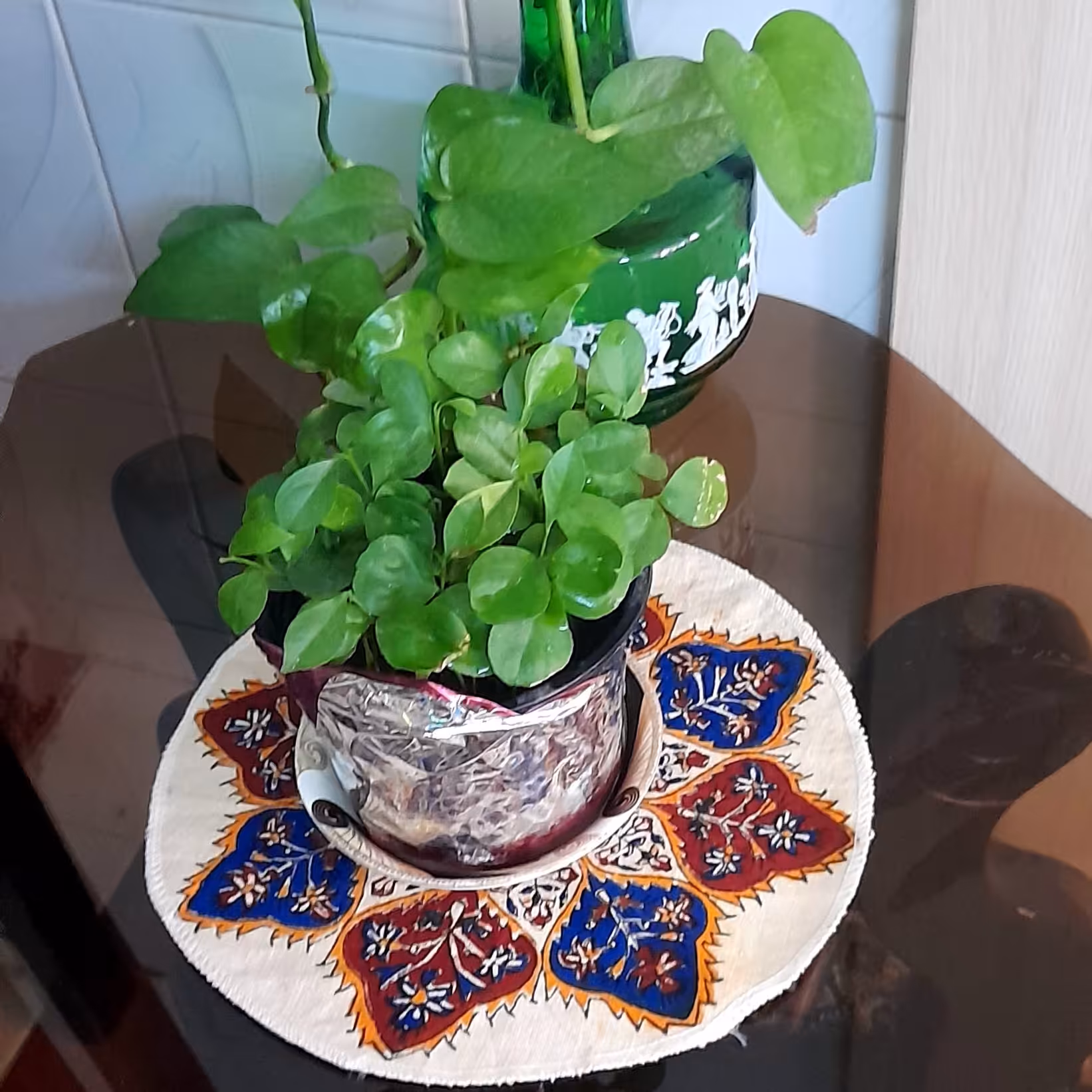 رومیز عسلی وتوی سینی چایی