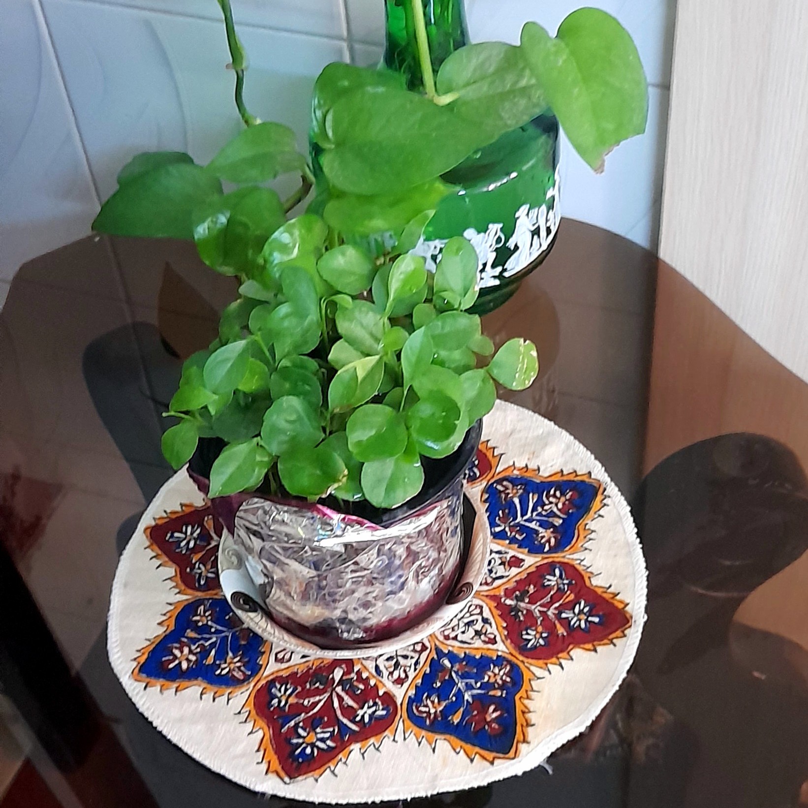 رومیز عسلی وتوی سینی چایی