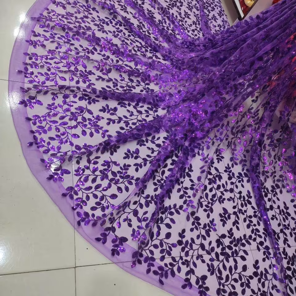 پارچه دانتل پولک دوزی مجلسی طرح برگ ریزان