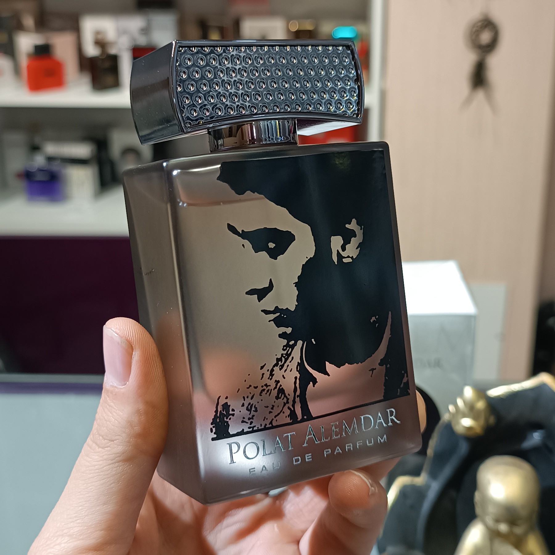 عطر ادکلن اصلی و با کیفیت پولاد علمدار مردانه فراگرنس ورد Fragrance world Polat Alemdar

