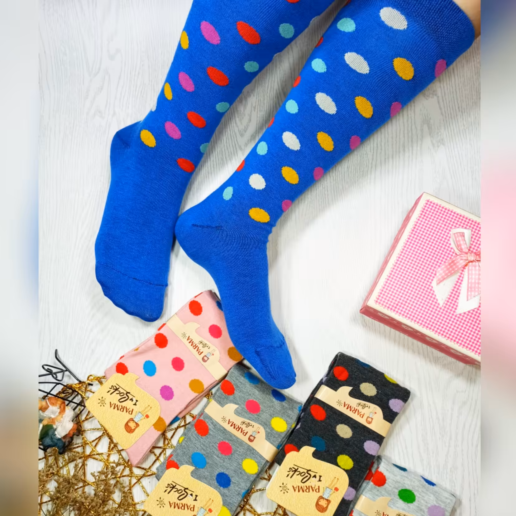 جوراب خال خالی زیر زانو